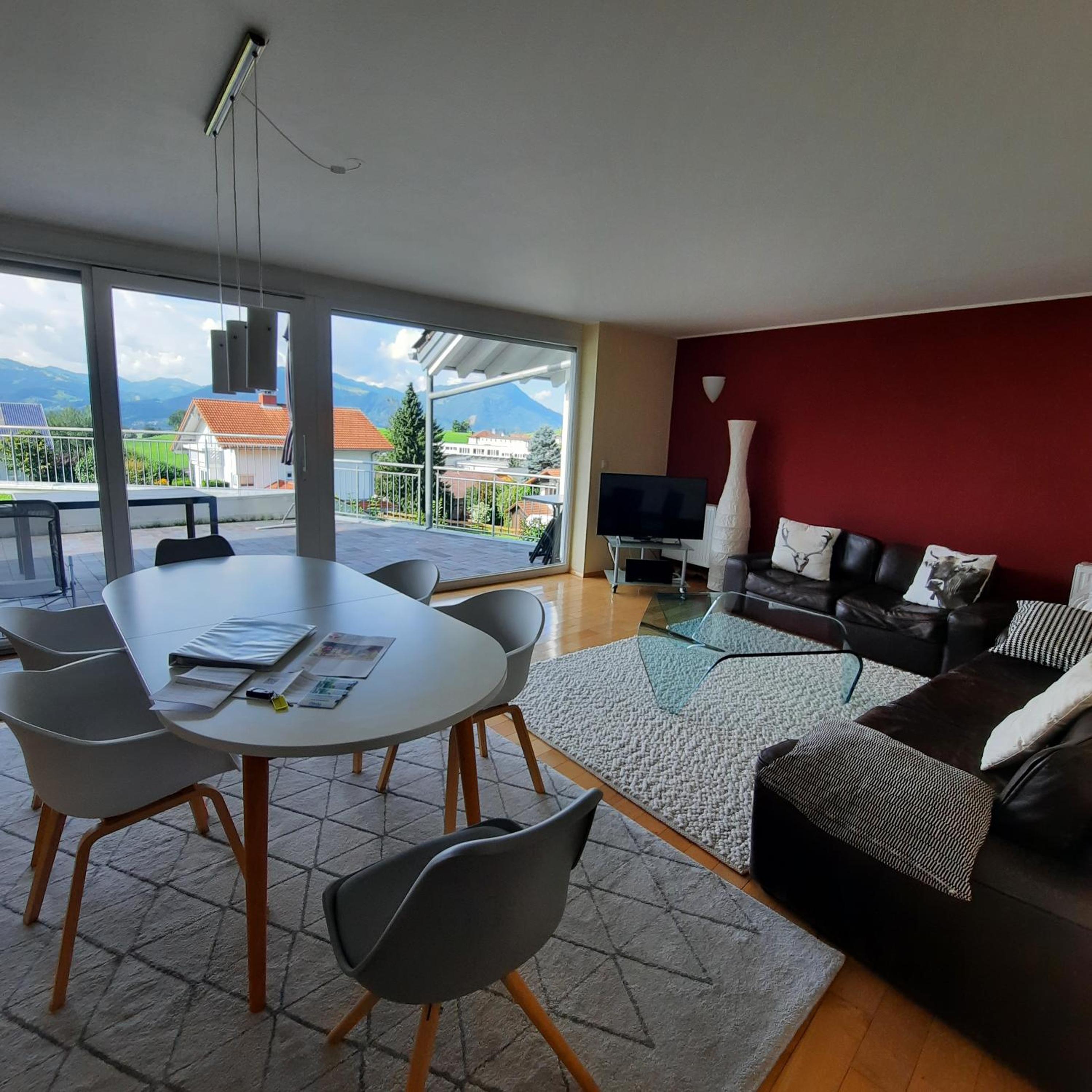 Three-Bedroom Apartment with Mountain View photo 1