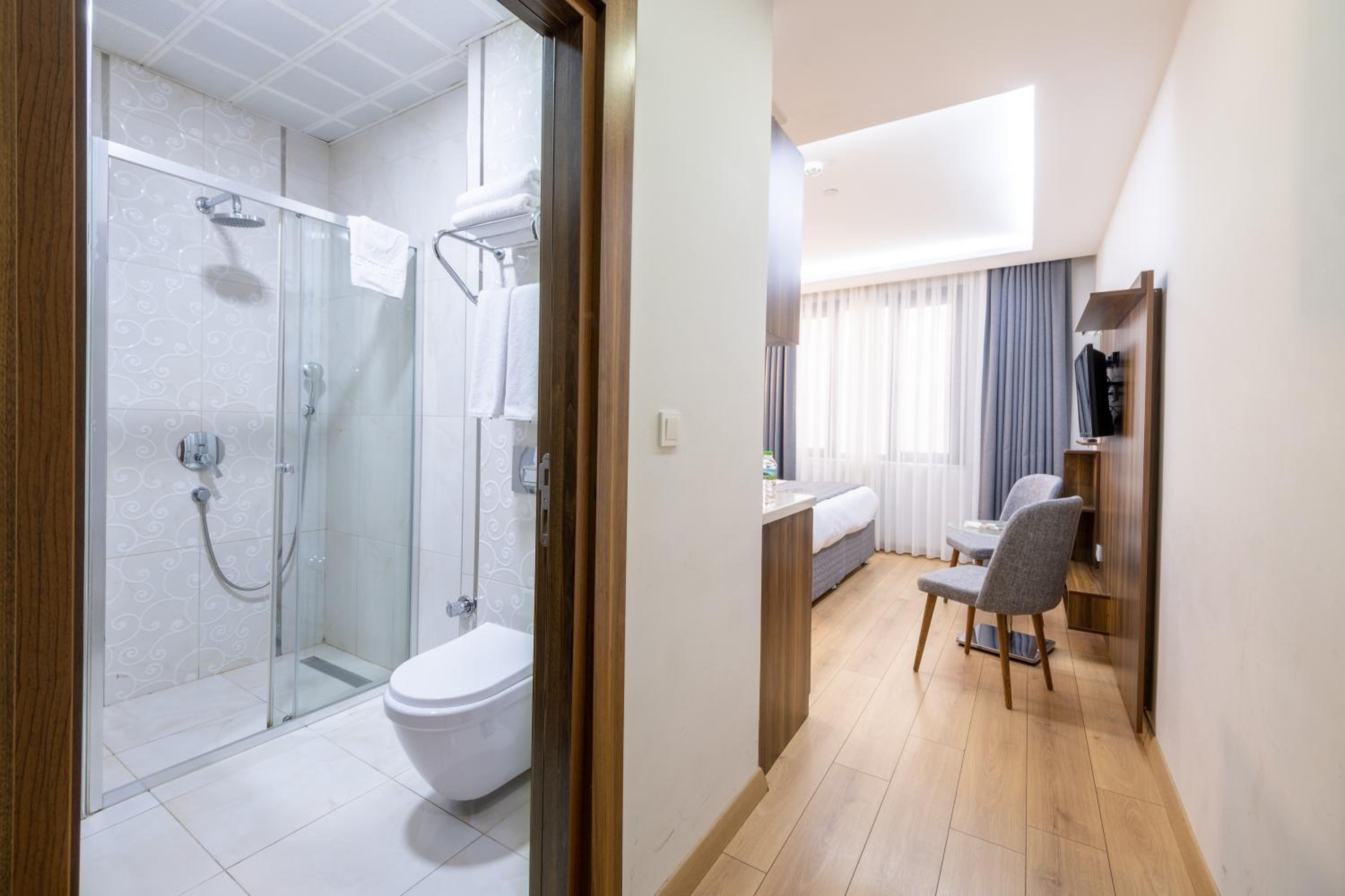 Standard Double or Twin Room photo 2