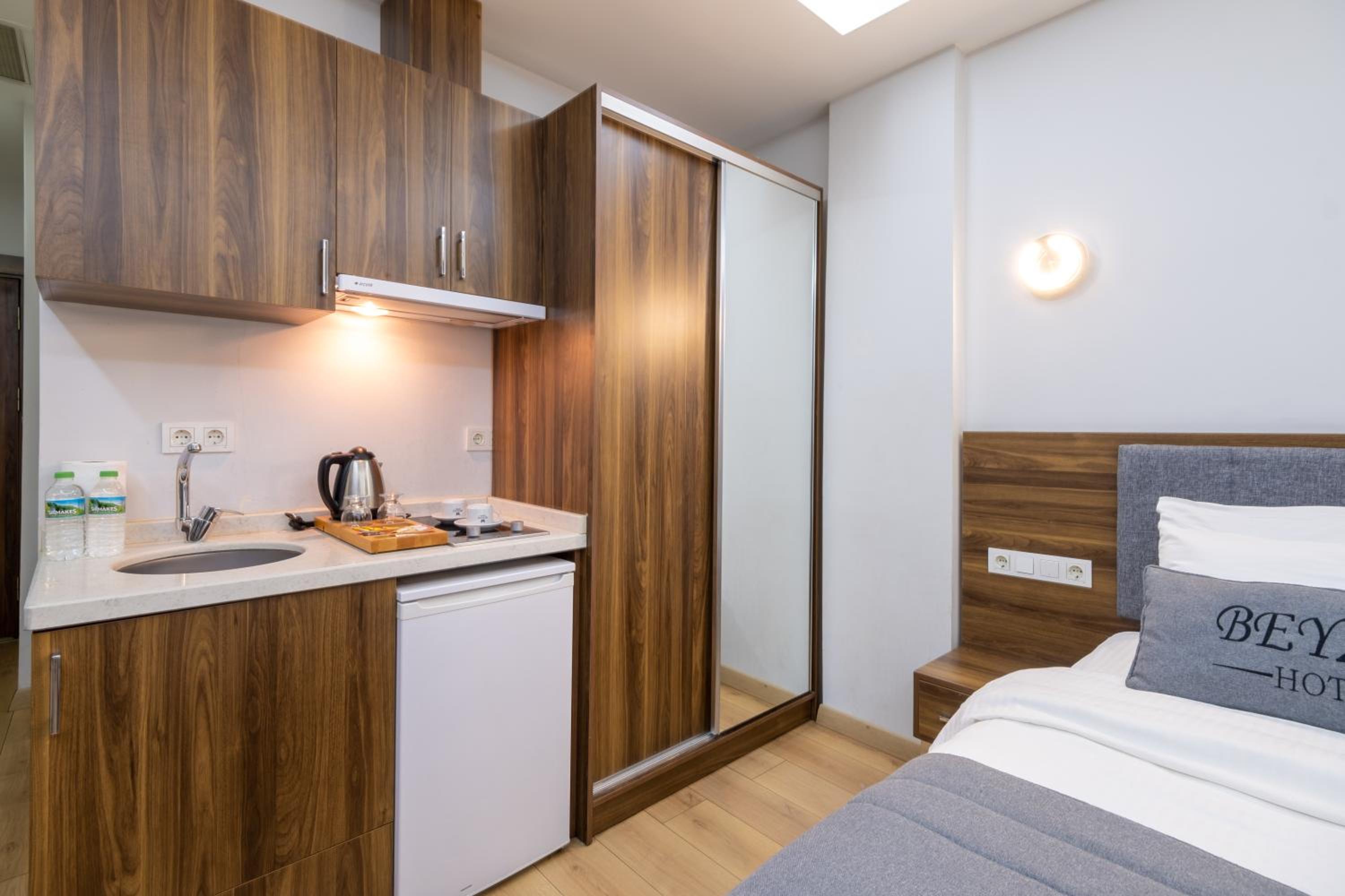 Standard Double or Twin Room photo 3