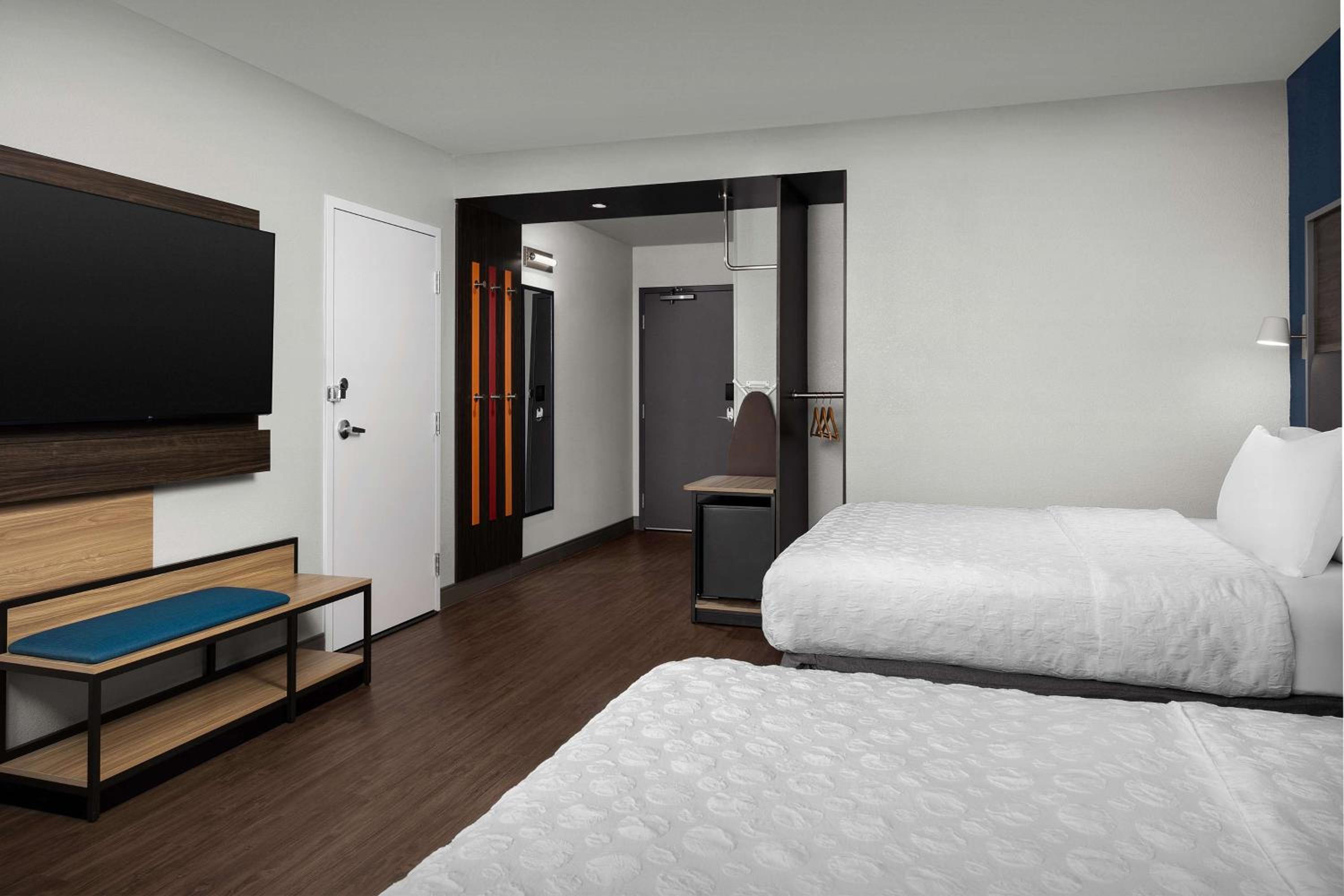 Queen Room with Two Queen Beds - Mobility Access - Photo 1