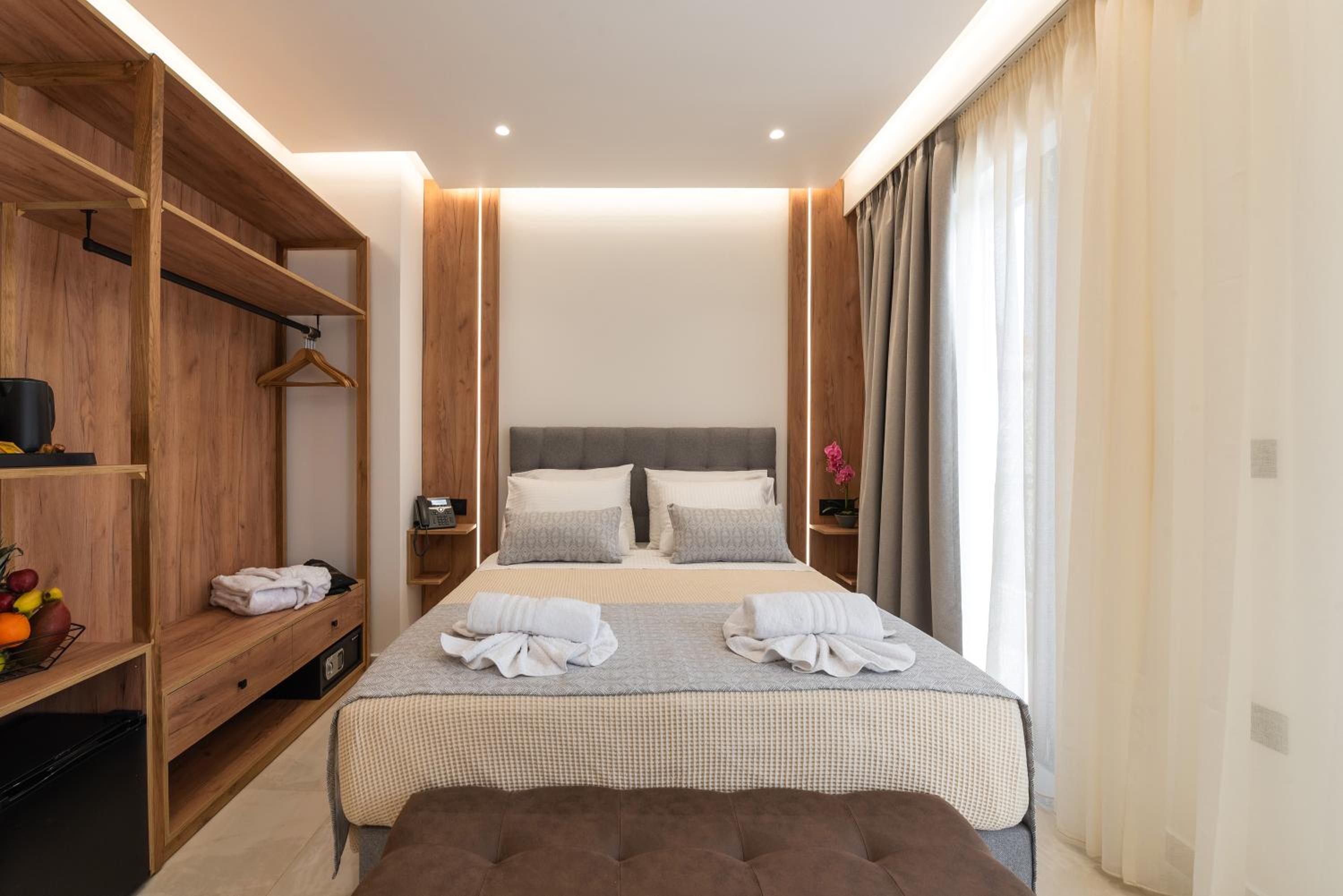 Deluxe Double Room with Balcony - Photo 2