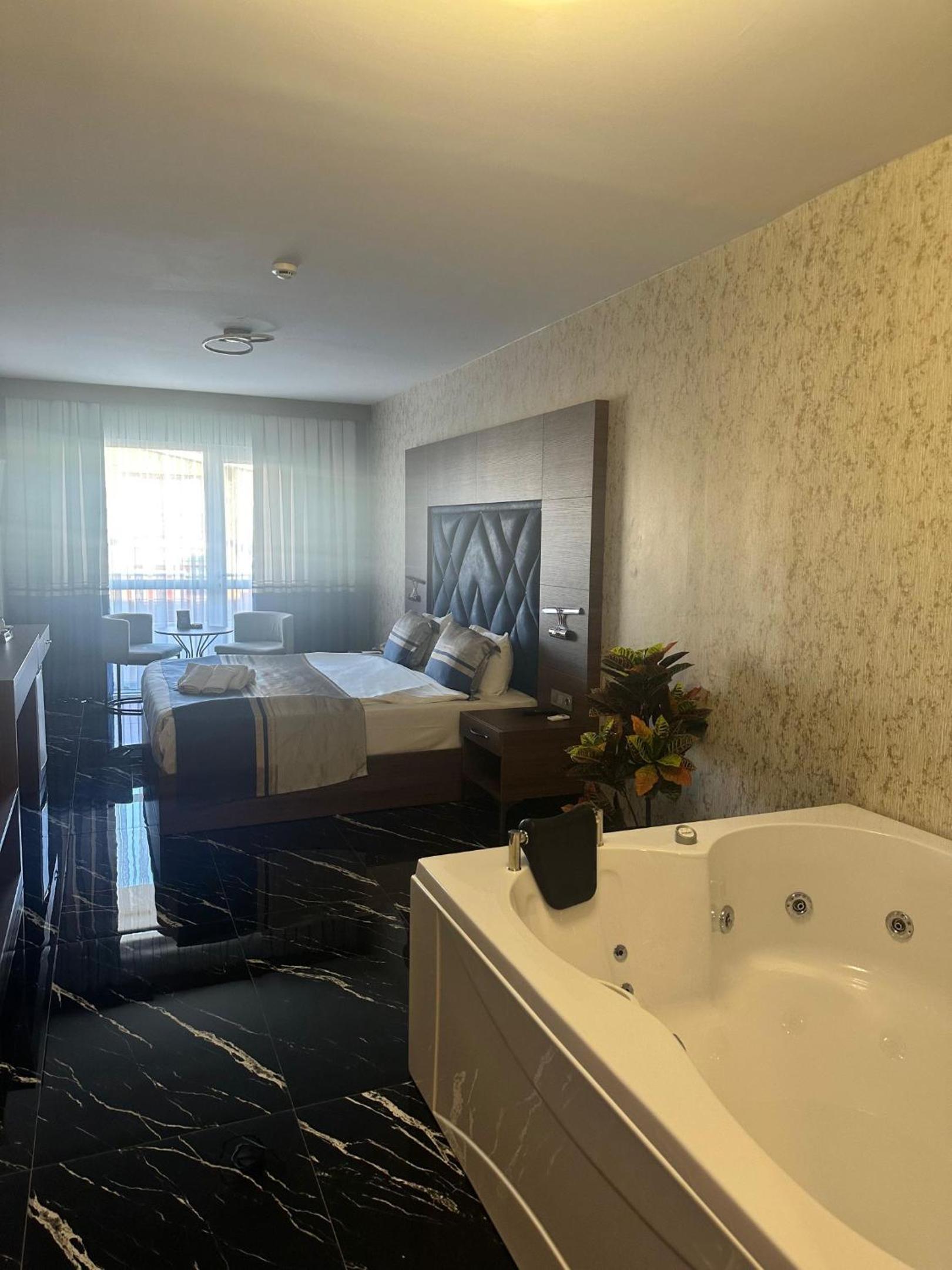 Suite with Spa Bath