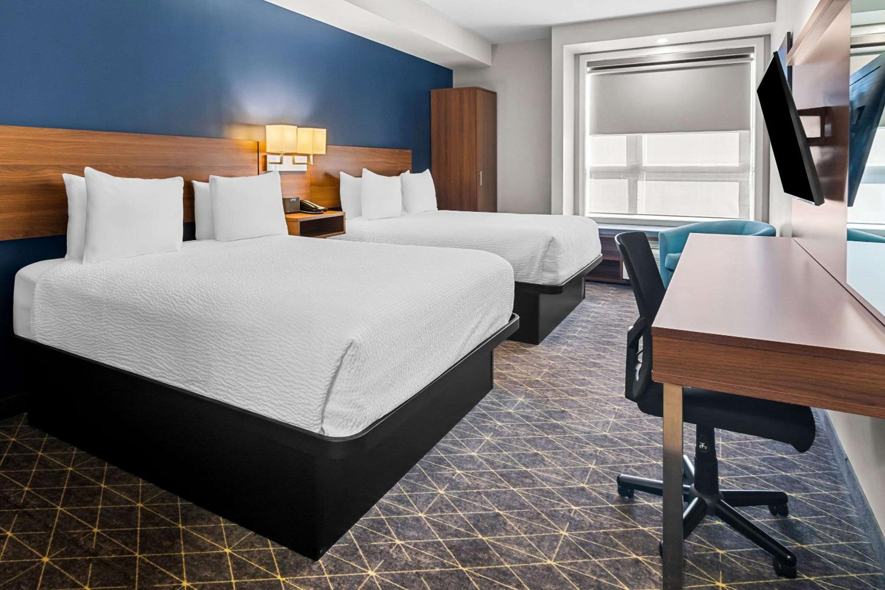 Luxury Room, 2 Queen Beds, (Wet Bar), Non Smoking - Photo 2