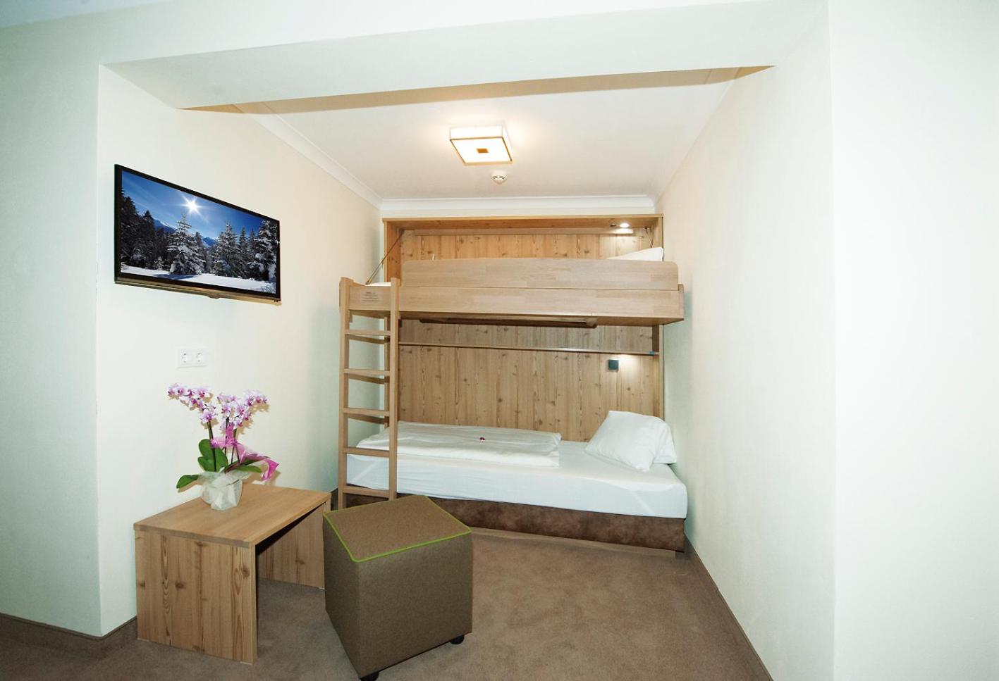 Superior Triple Room photo 2