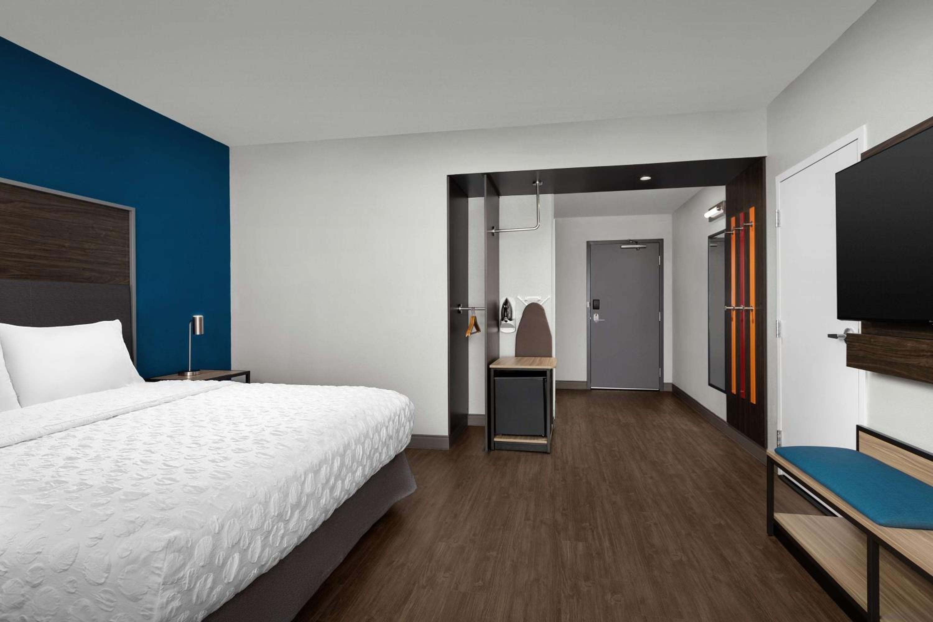 King Room with Bath Tub - Mobility Access - Photo 2