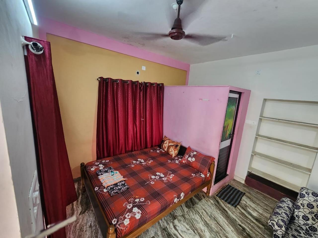 Standard Double Room with Fan photo 2