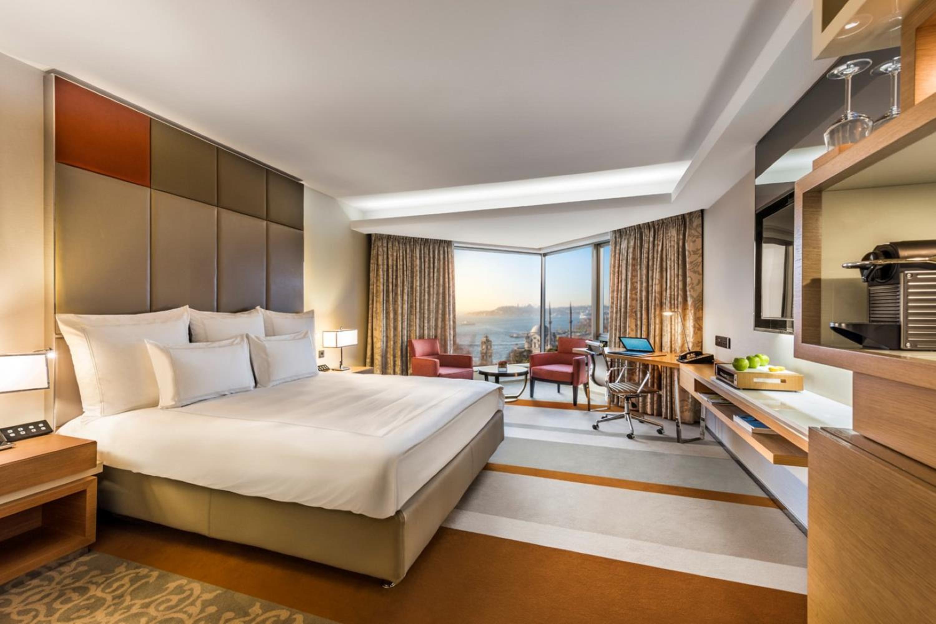 Swiss Advantage King Room with Bosphorus View