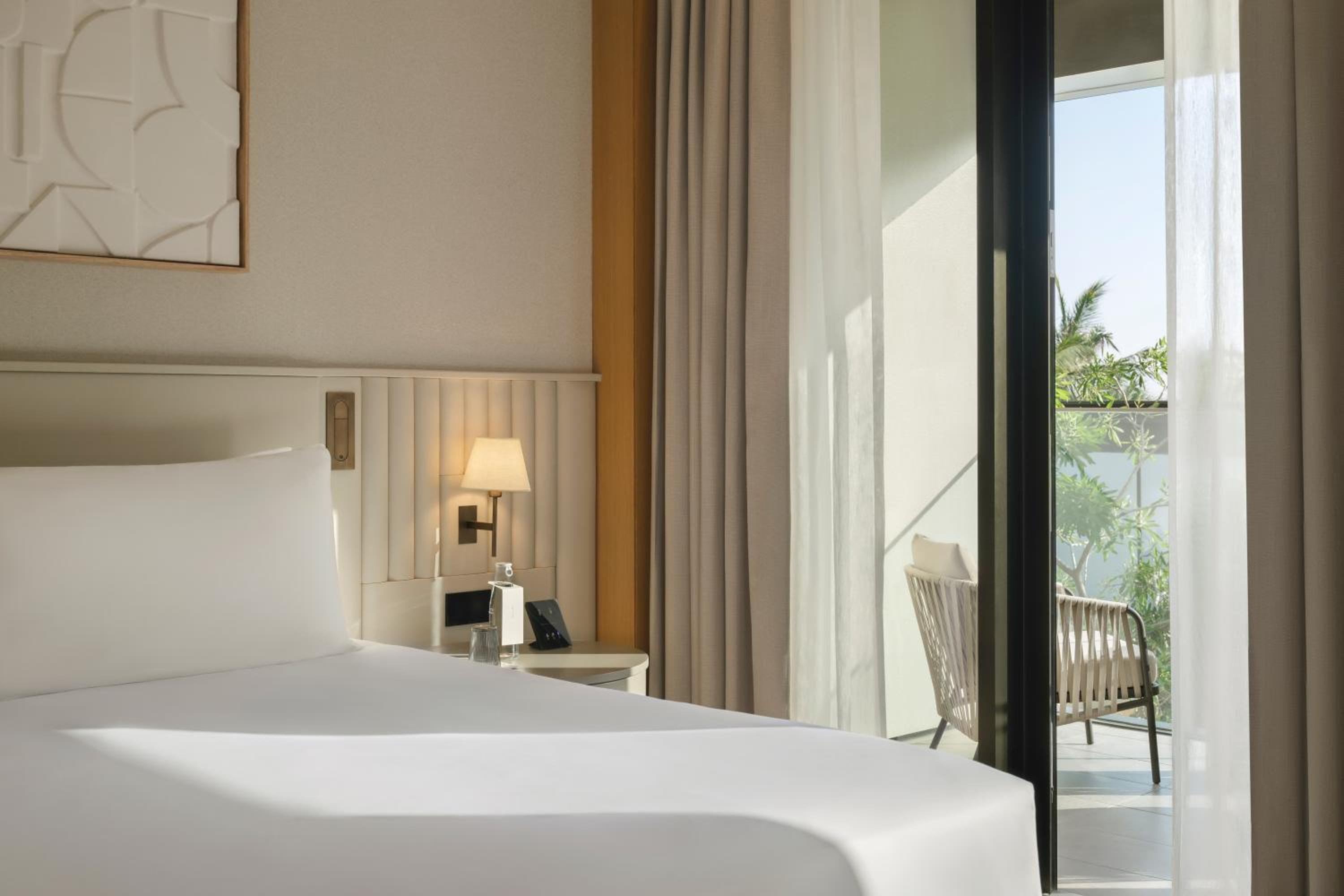 Rising Light Guestroom with Resort View photo 2