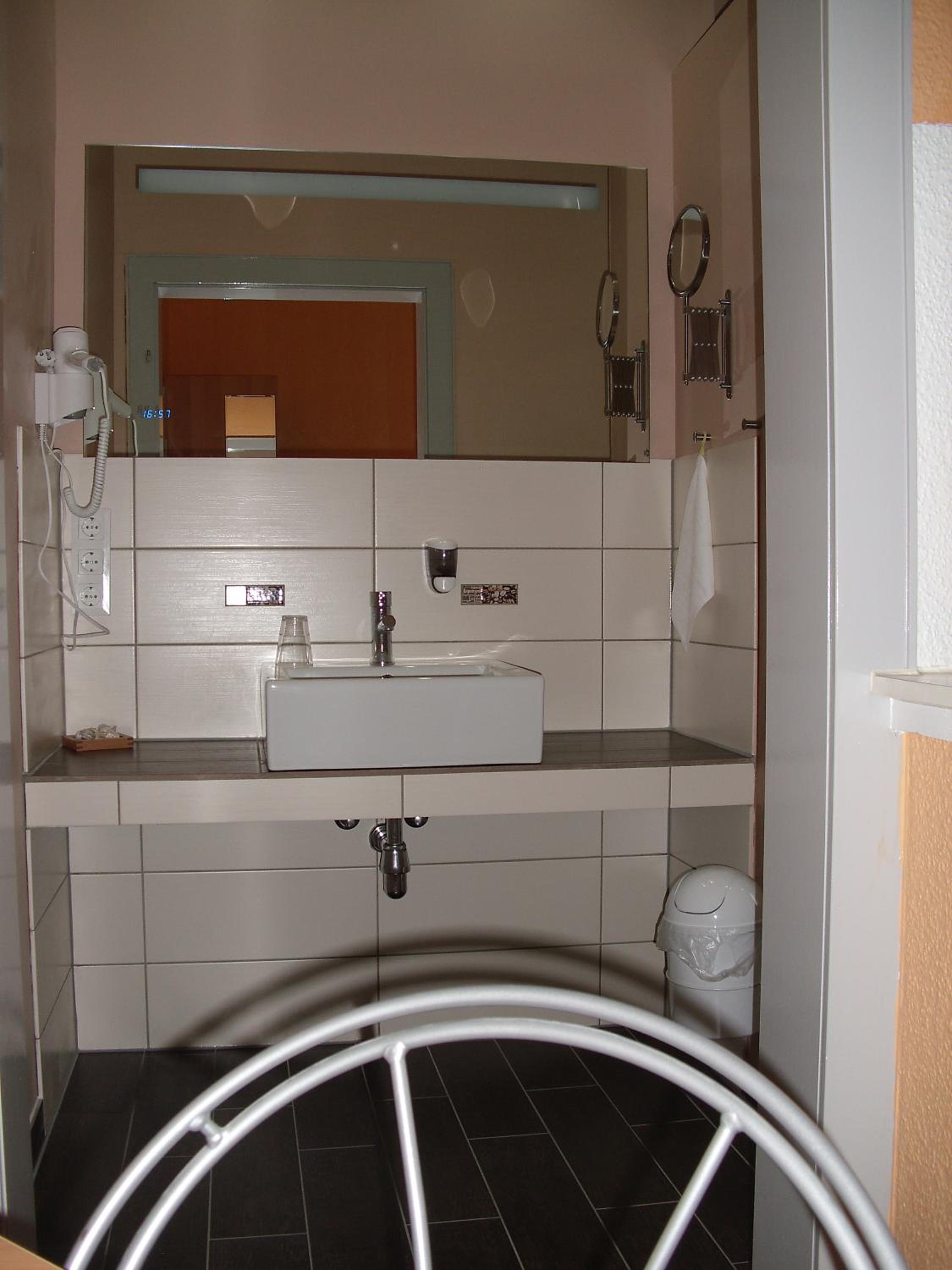 Single Room photo 2