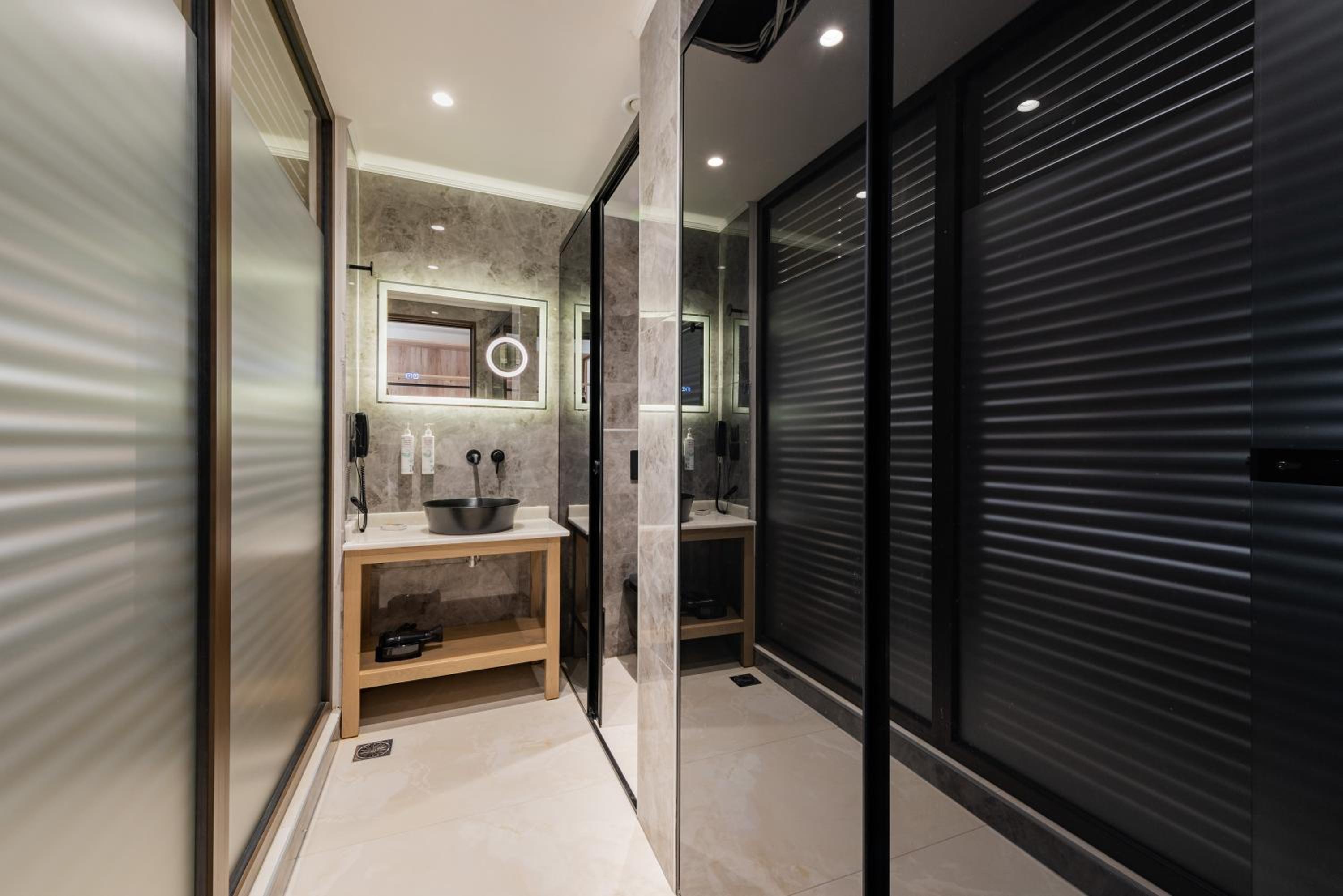 Junior Suite - Photo 12