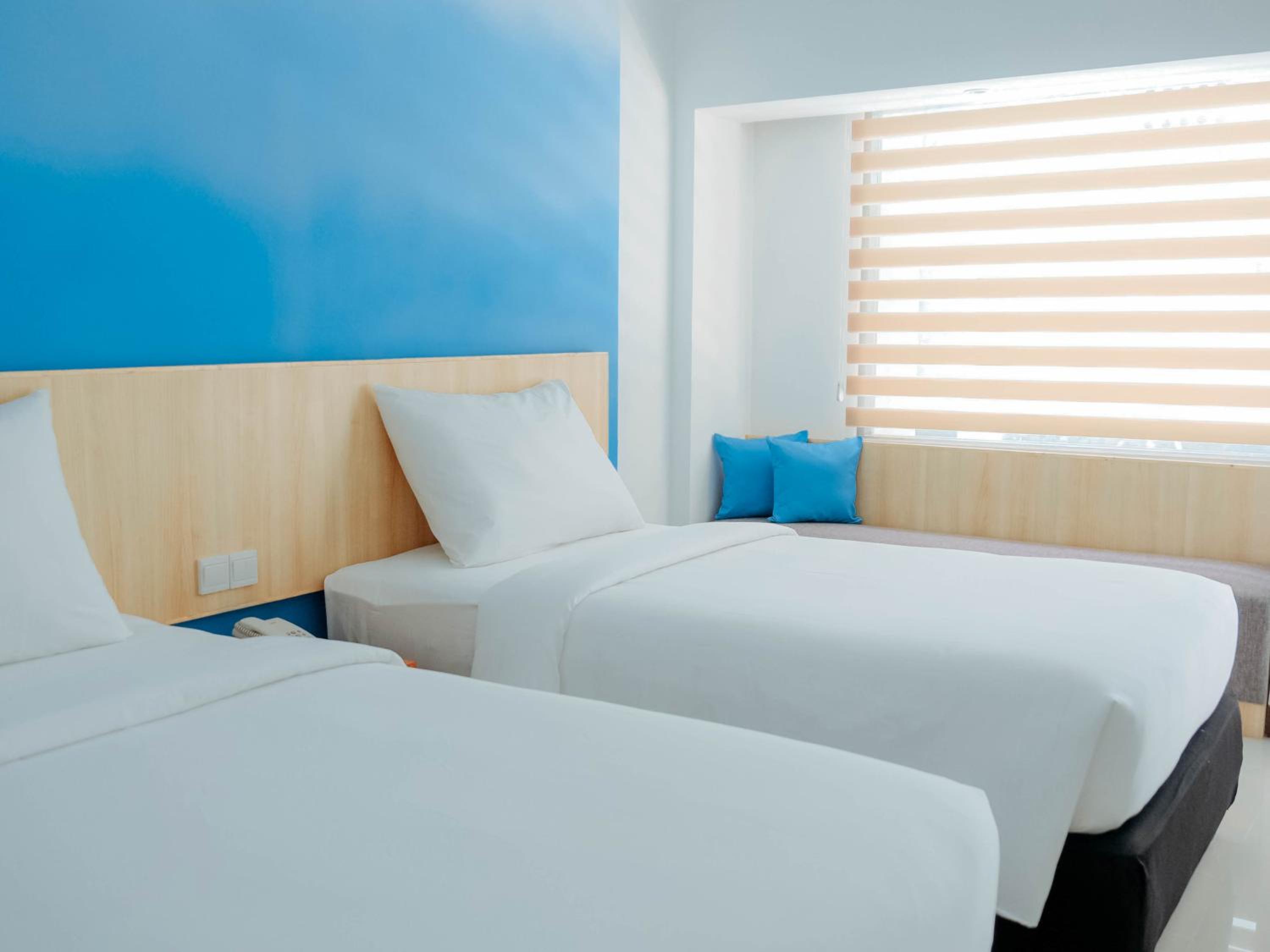 Superior Twin Room with Balcony - Photo 9
