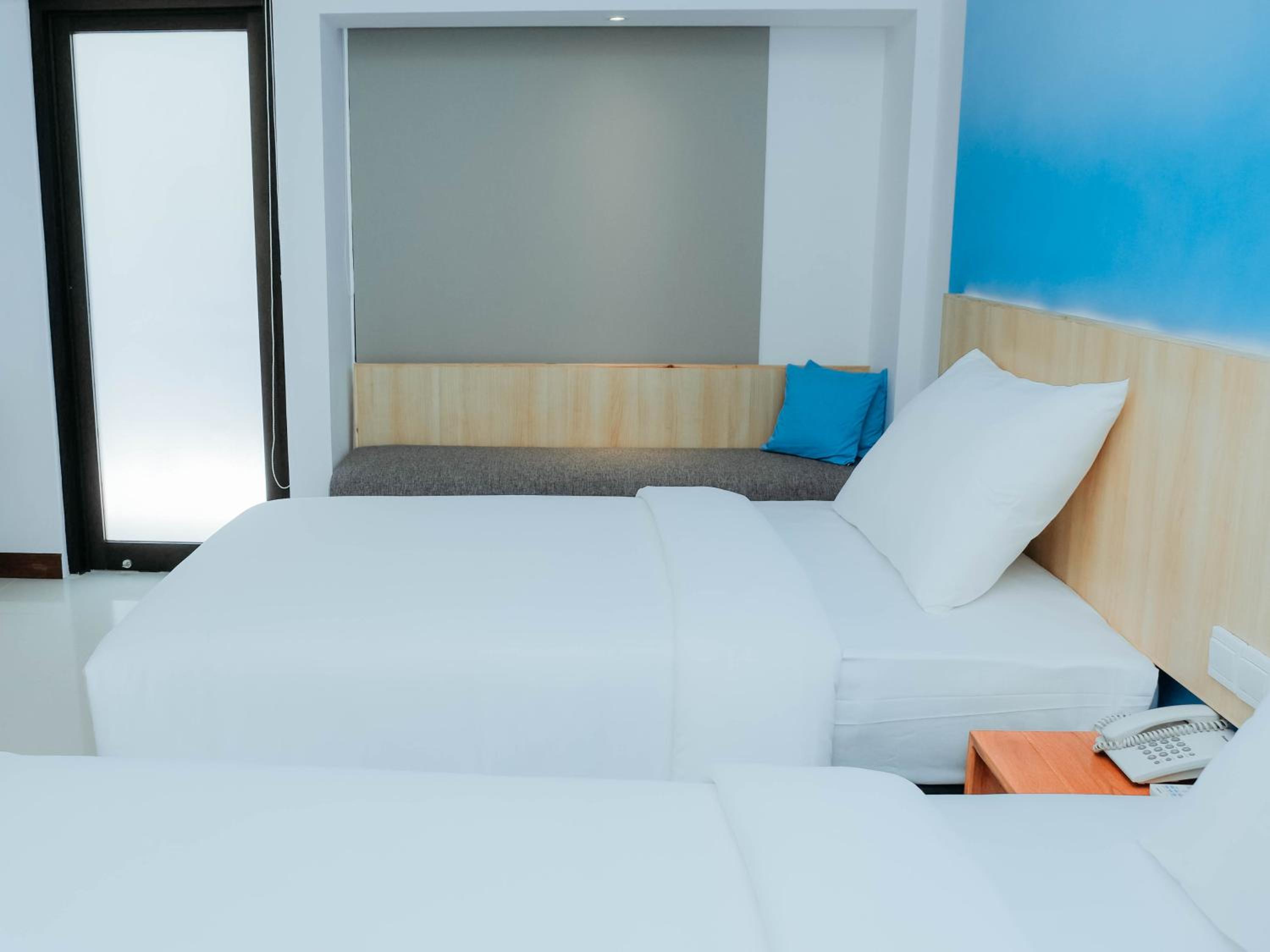 Superior Twin Room with Balcony - Photo 7
