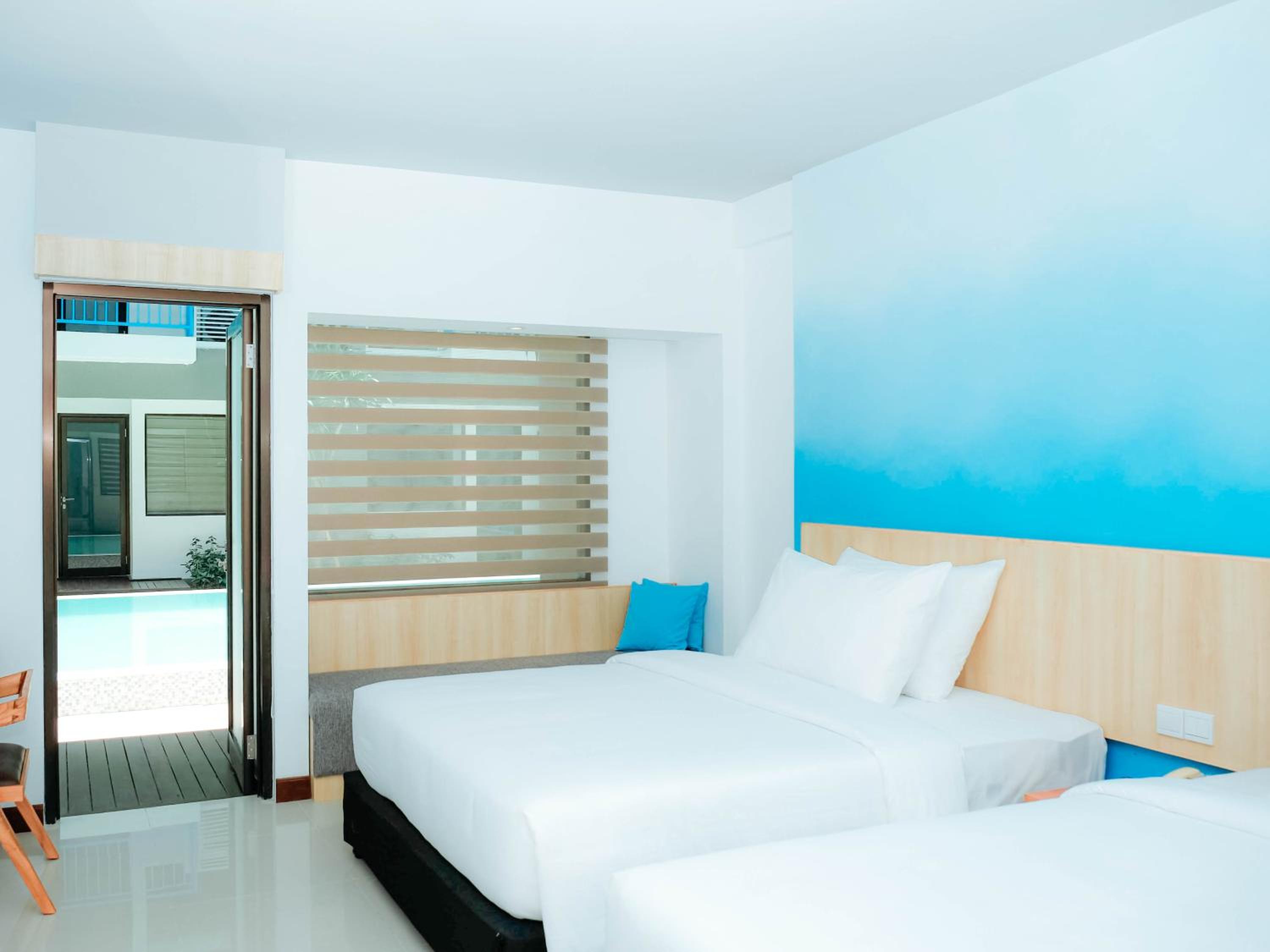 Deluxe Twin Room with Pool Access - Photo 15