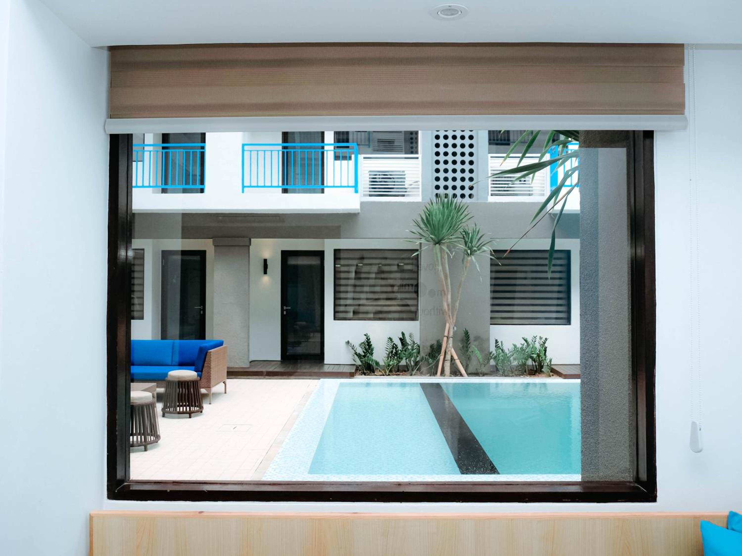 Deluxe Twin Room with Pool Access - Photo 6