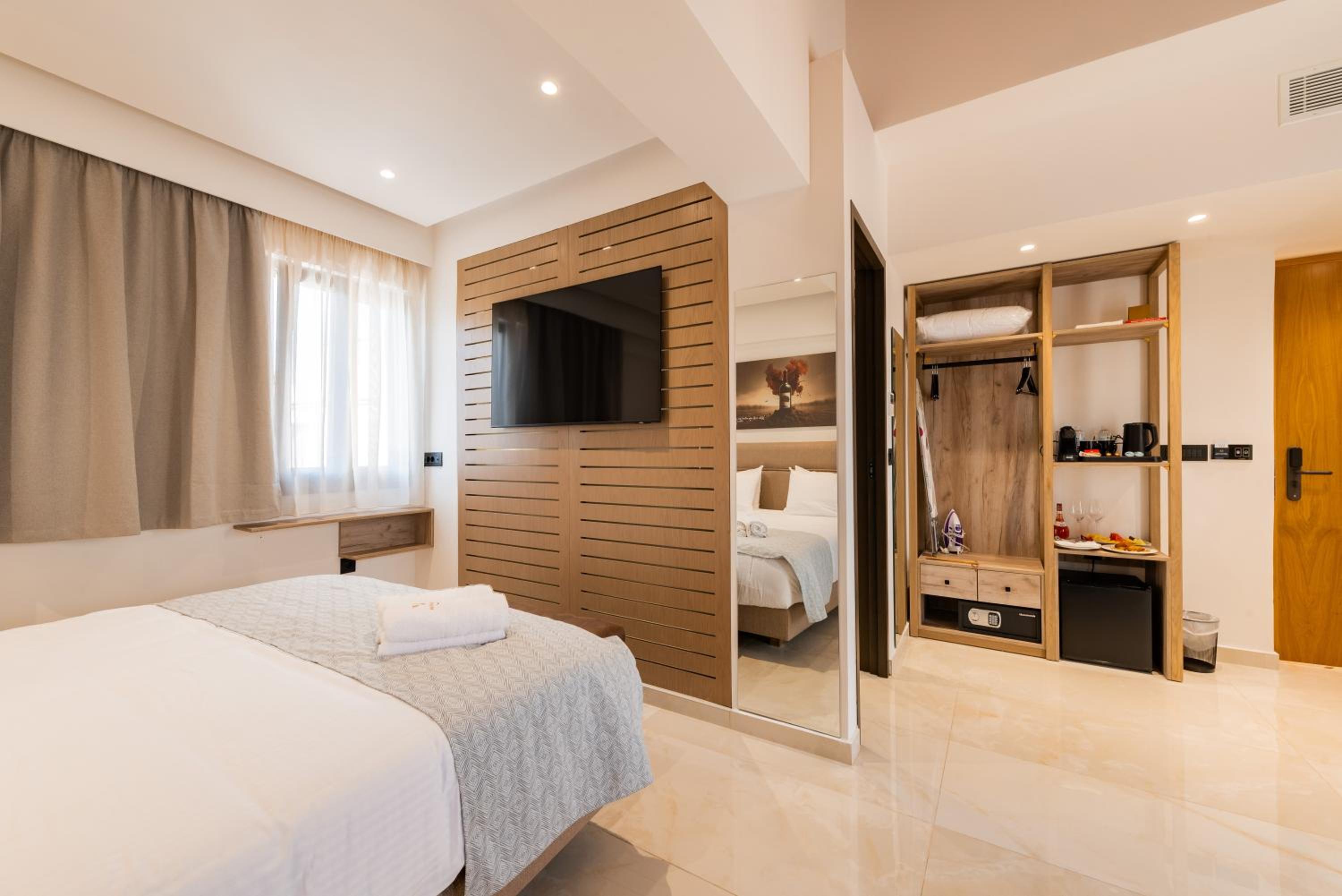 Executive Suite - Photo 6