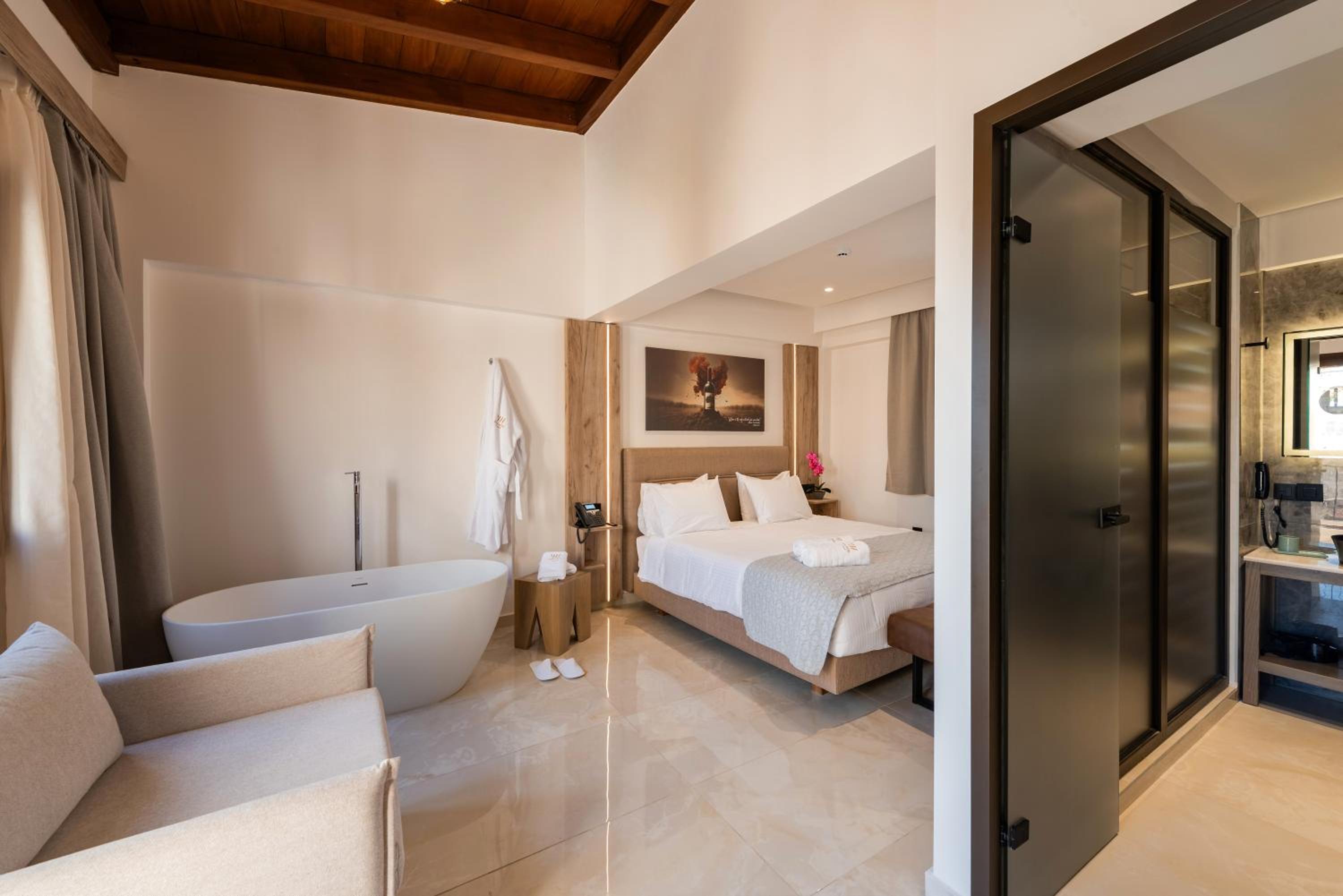 Executive Suite - Photo 9