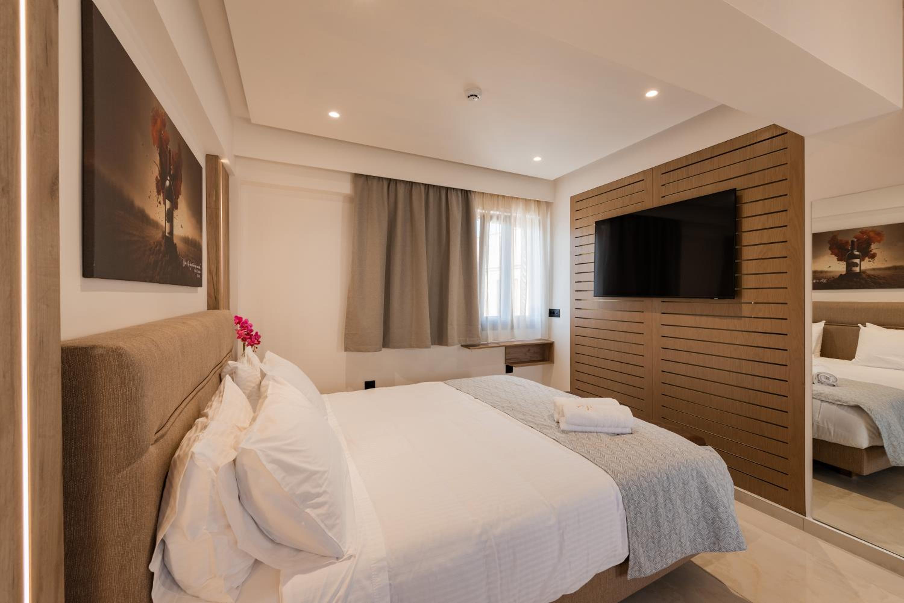 Executive Suite - Photo 8