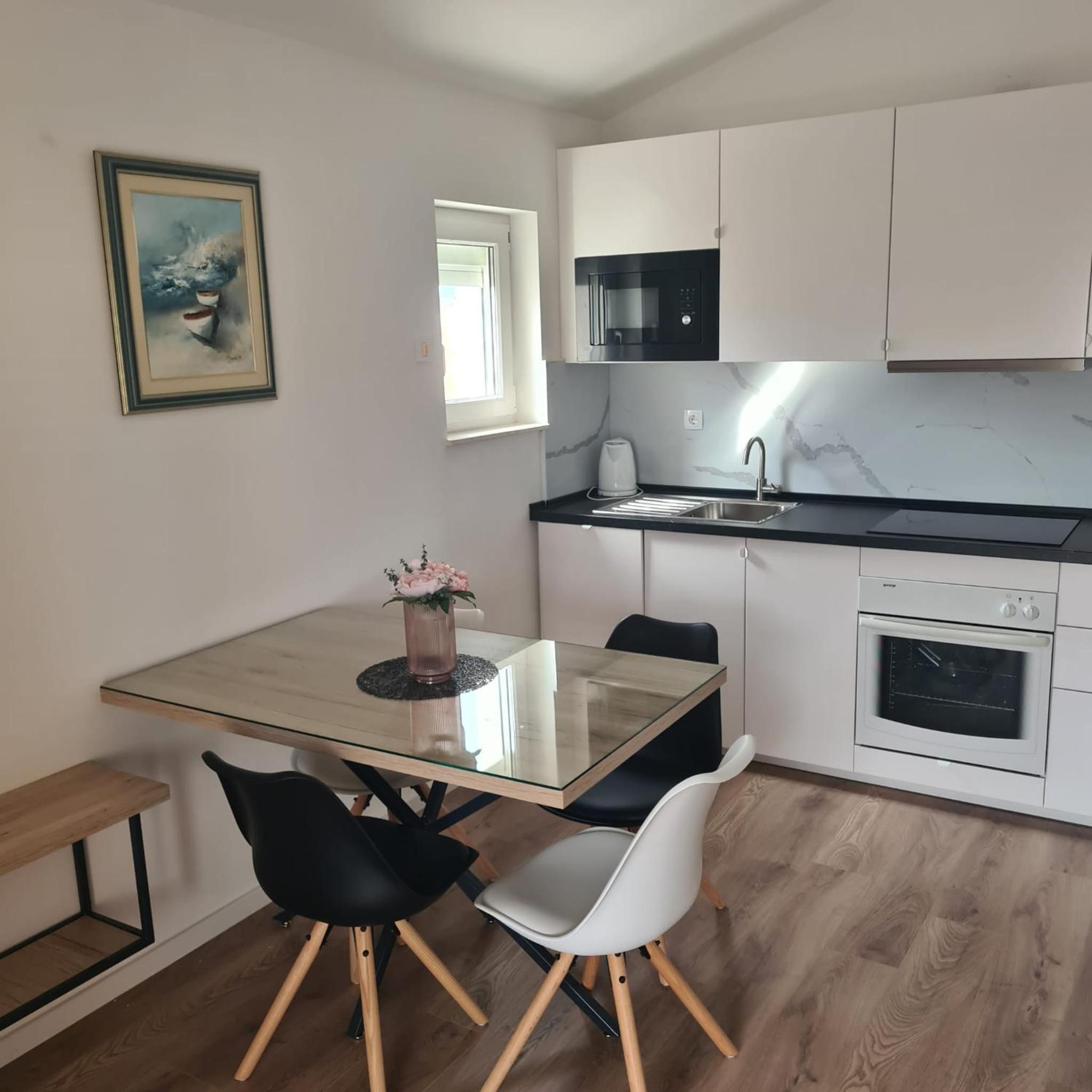 One-Bedroom Apartment photo 2