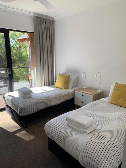 Five-Bedroom House photo 2