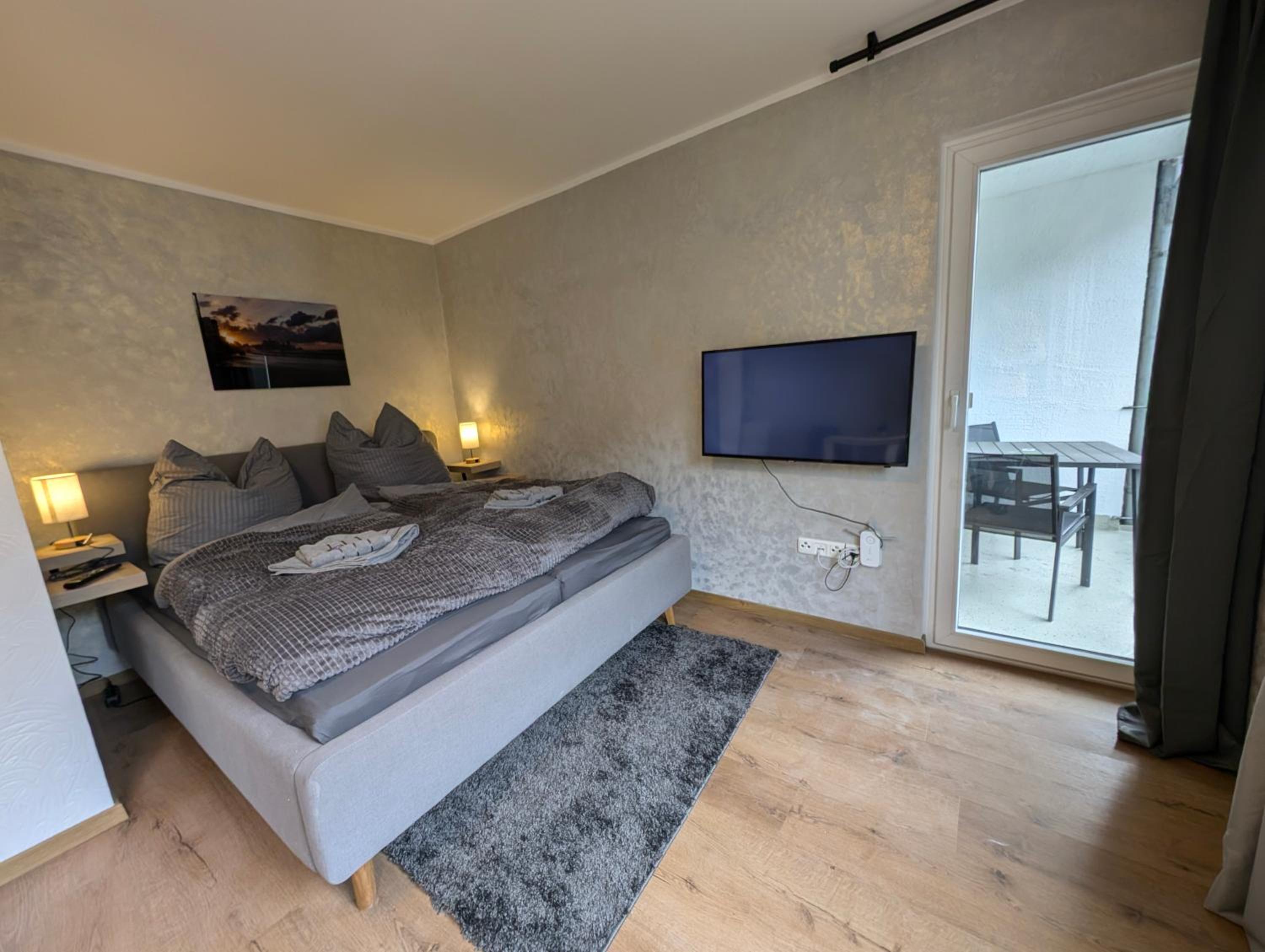 One-Bedroom Apartment with Balcony and City View photo 1