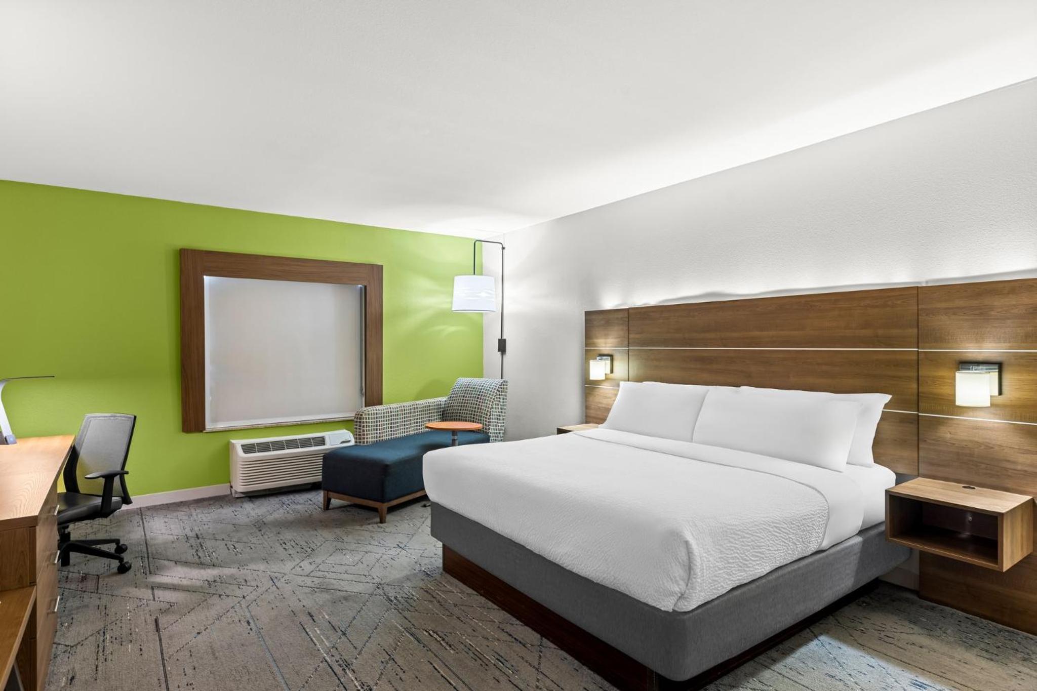Standard King Room - Photo 7