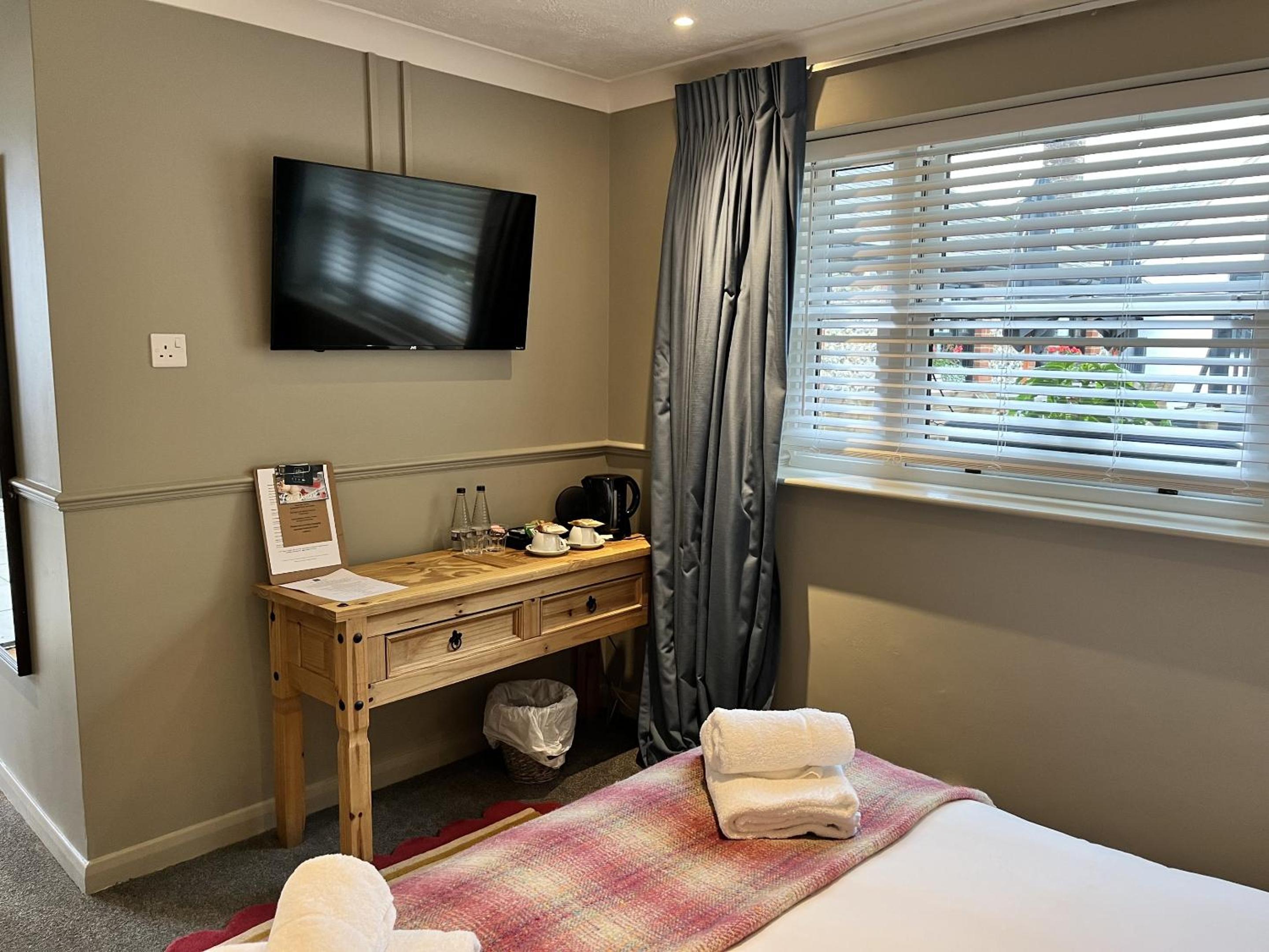 Double Room with Private Bathroom - Photo 14