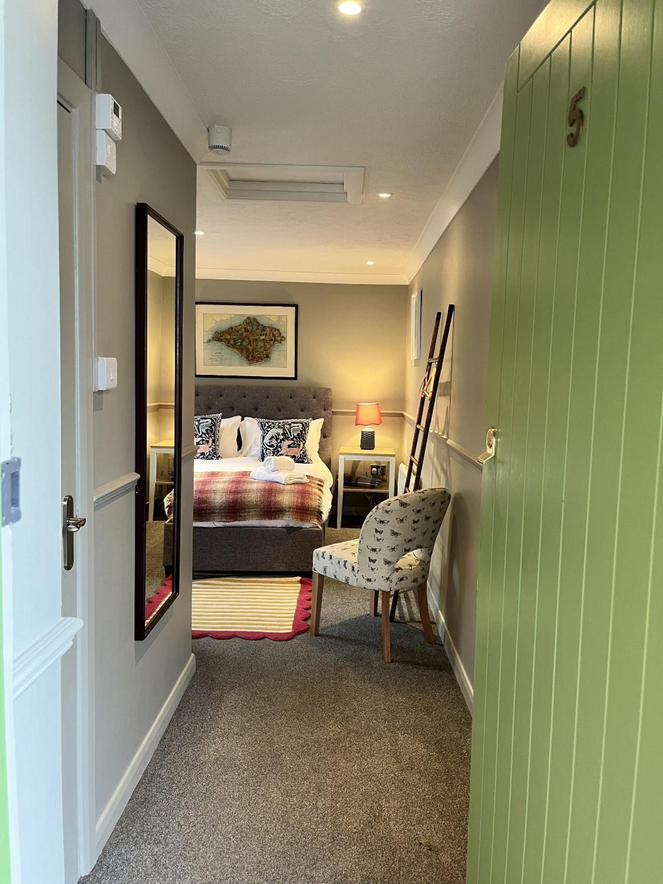 Double Room with Private Bathroom - Photo 15