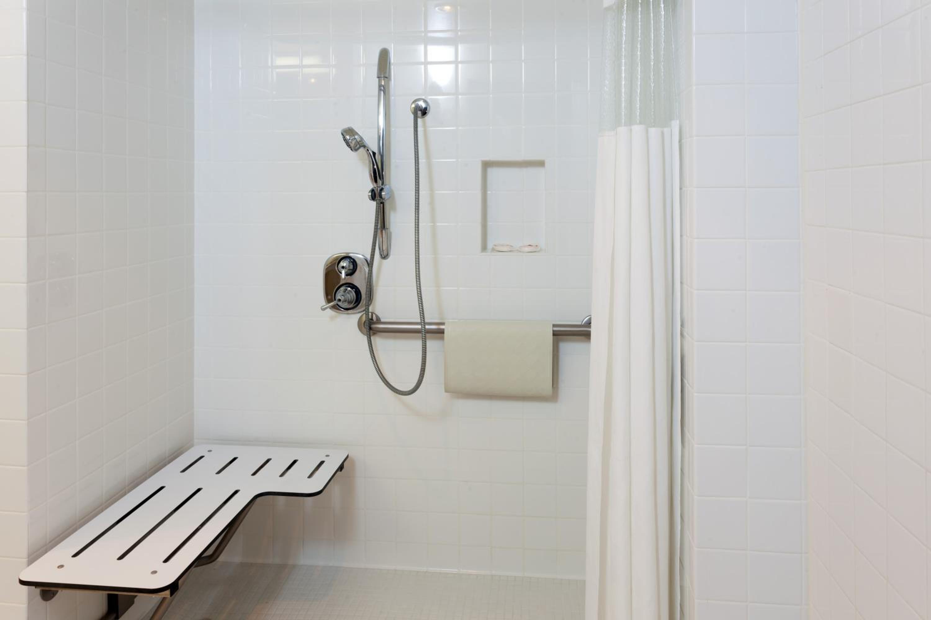Ramada Plaza by Wyndham West Hollywood Hotel & Suites, Photo 4