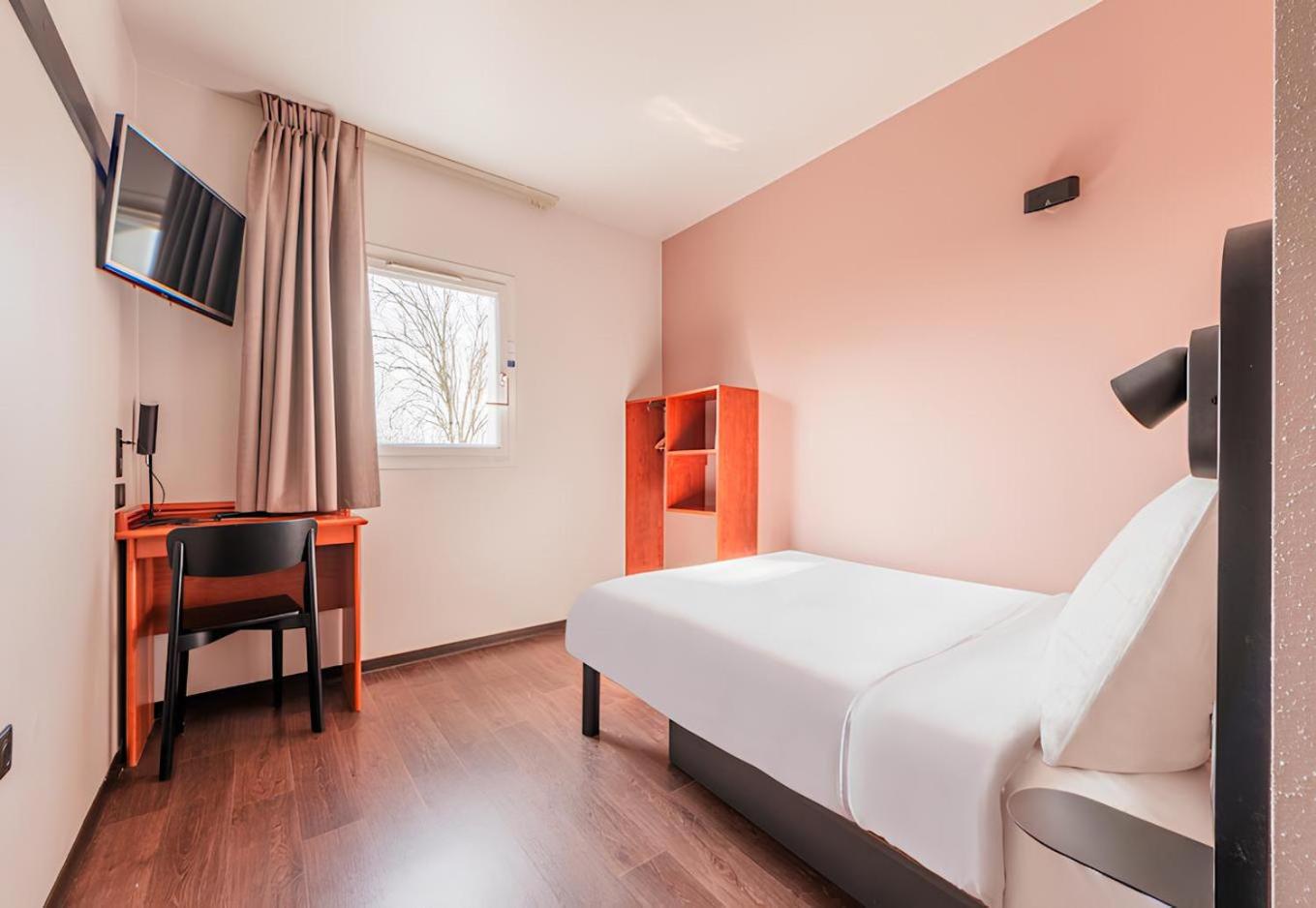 Double Room - Disability Access - Photo 1