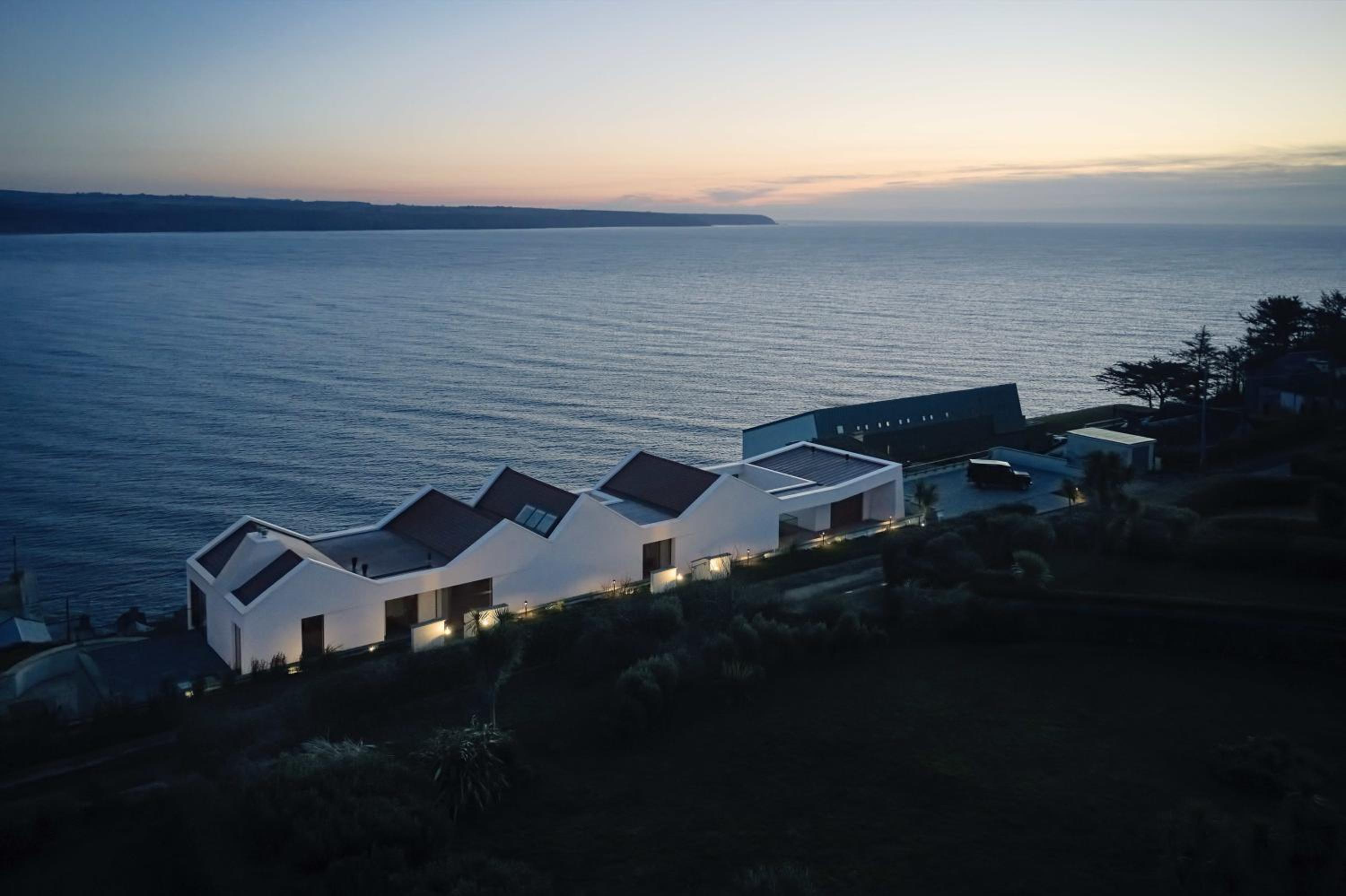 Six-Bedroom Villa  photo 2