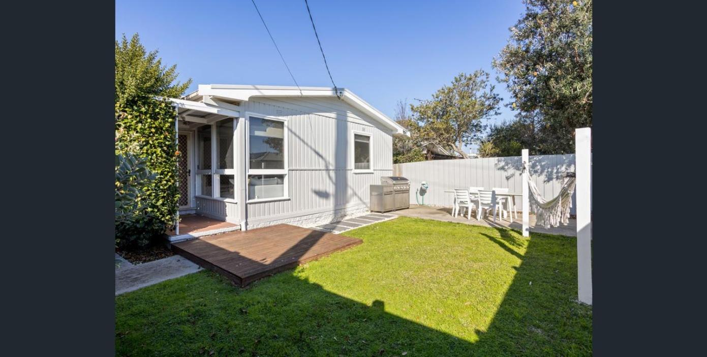 Three-Bedroom House photo 2