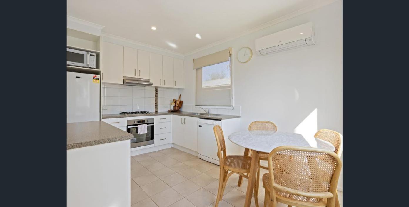 Three-Bedroom House photo 3