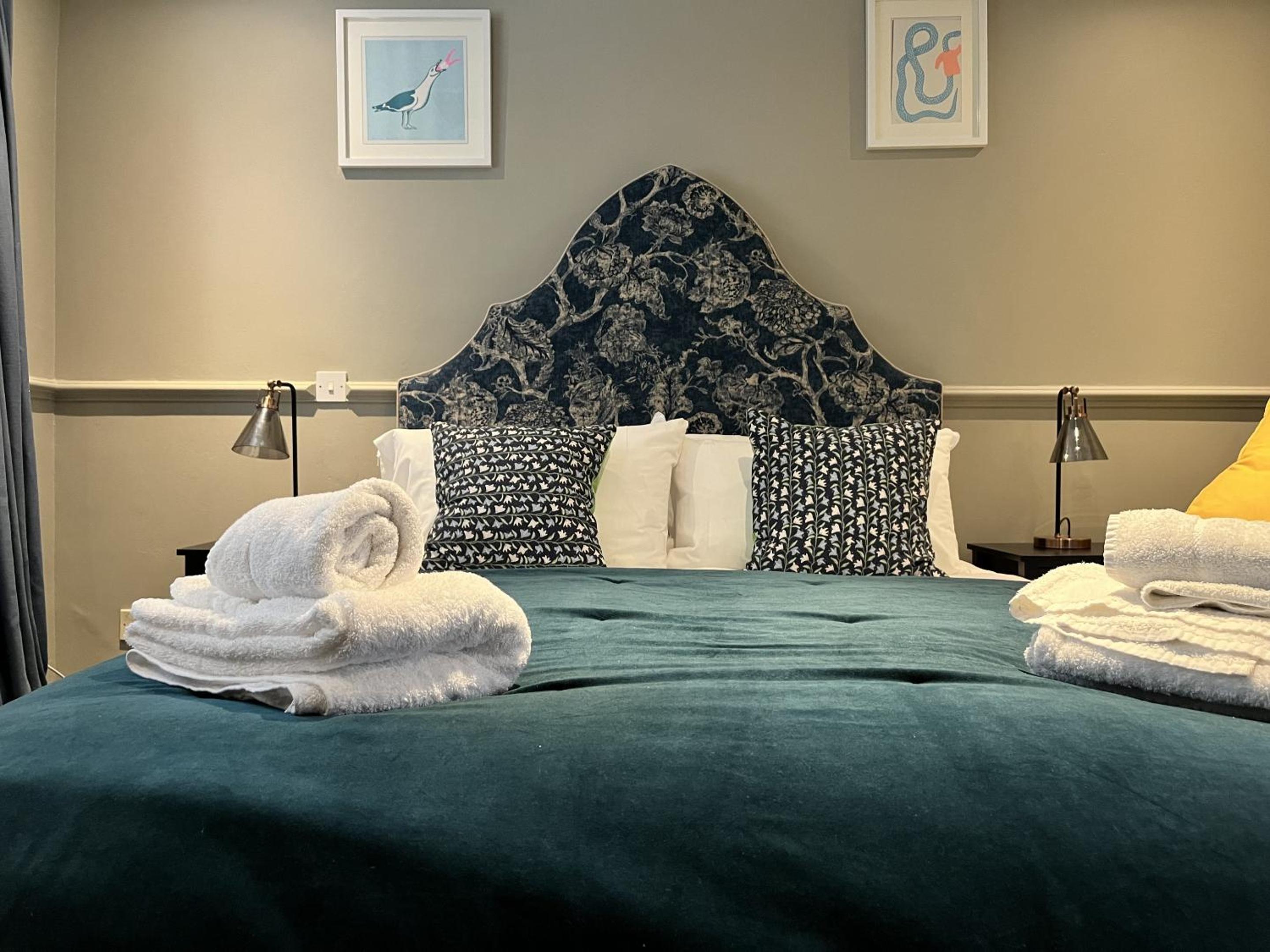 Double Room with Private Bathroom - Photo 10