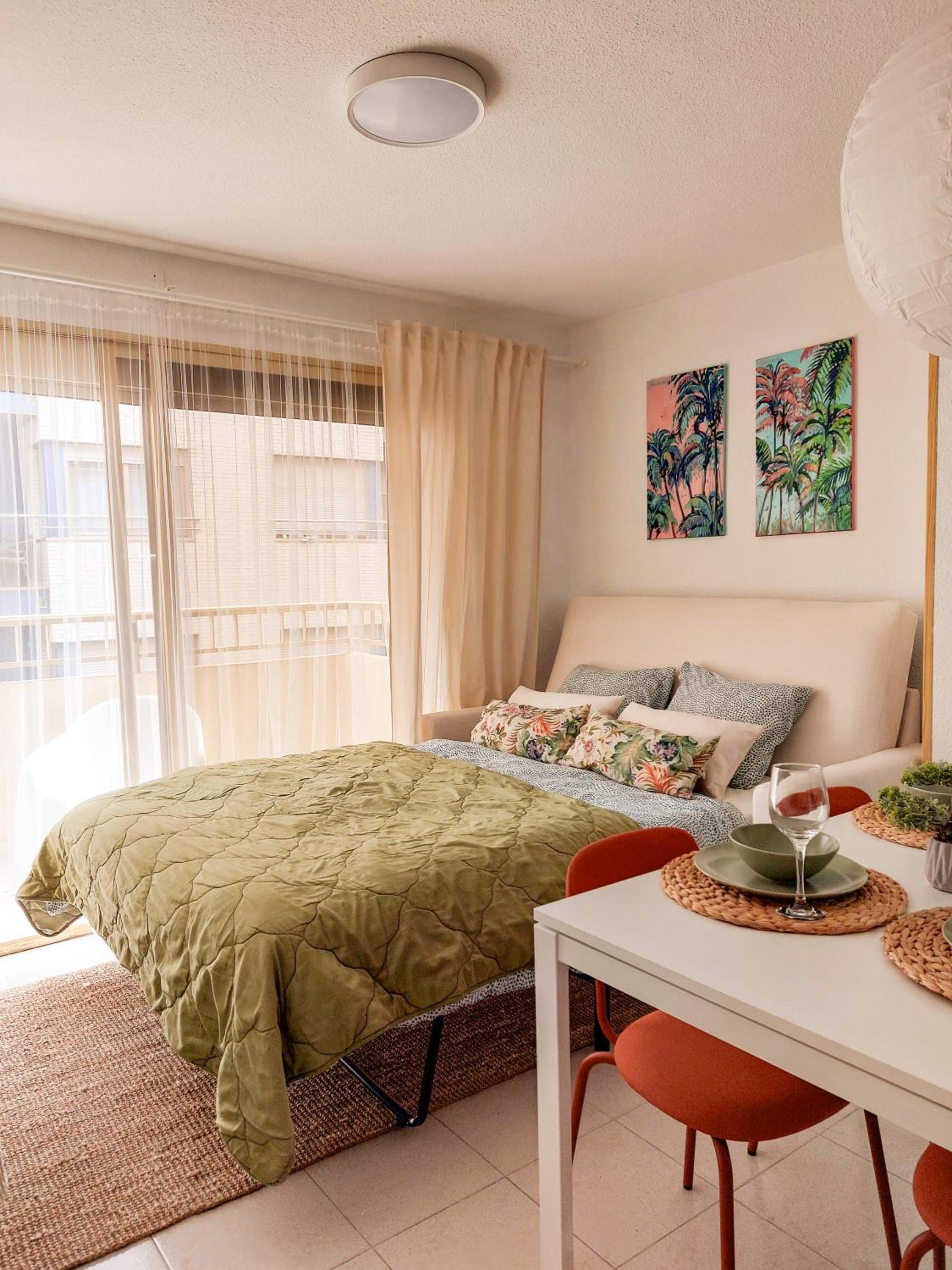 Apartamento de una habitación con balcón