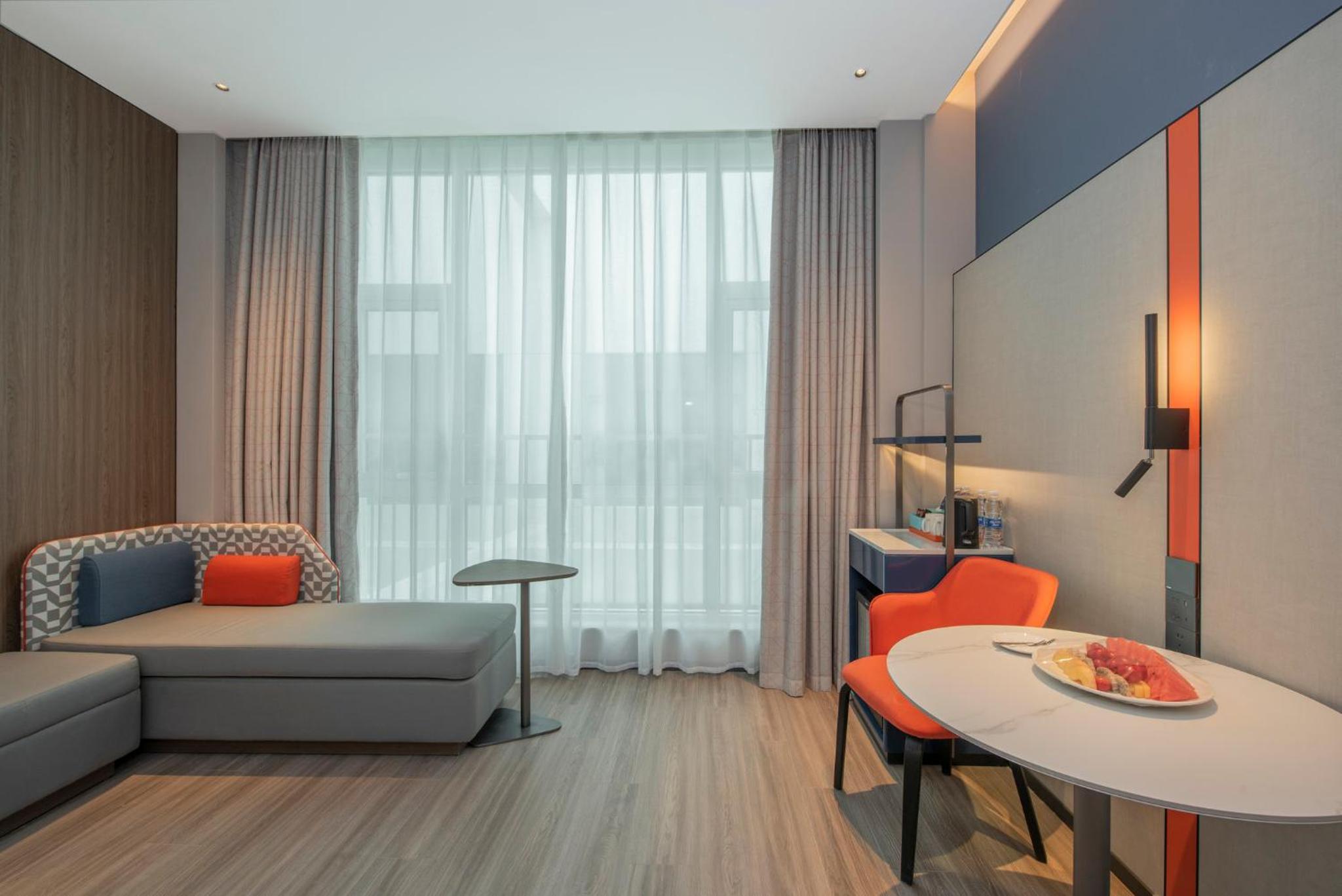Standard King Room with City View