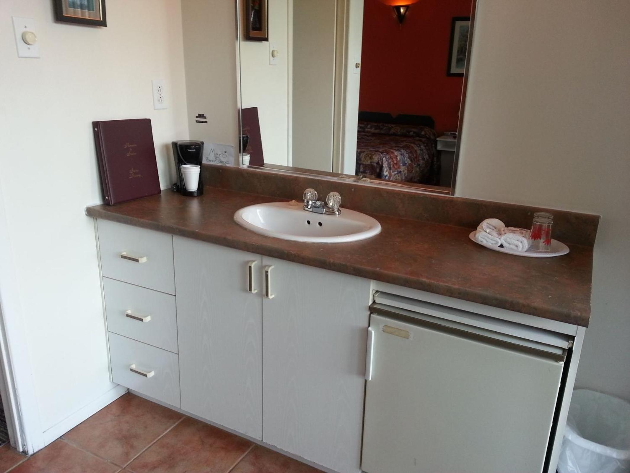 Double Room with Two Double Beds - Non-Smoking photo 3