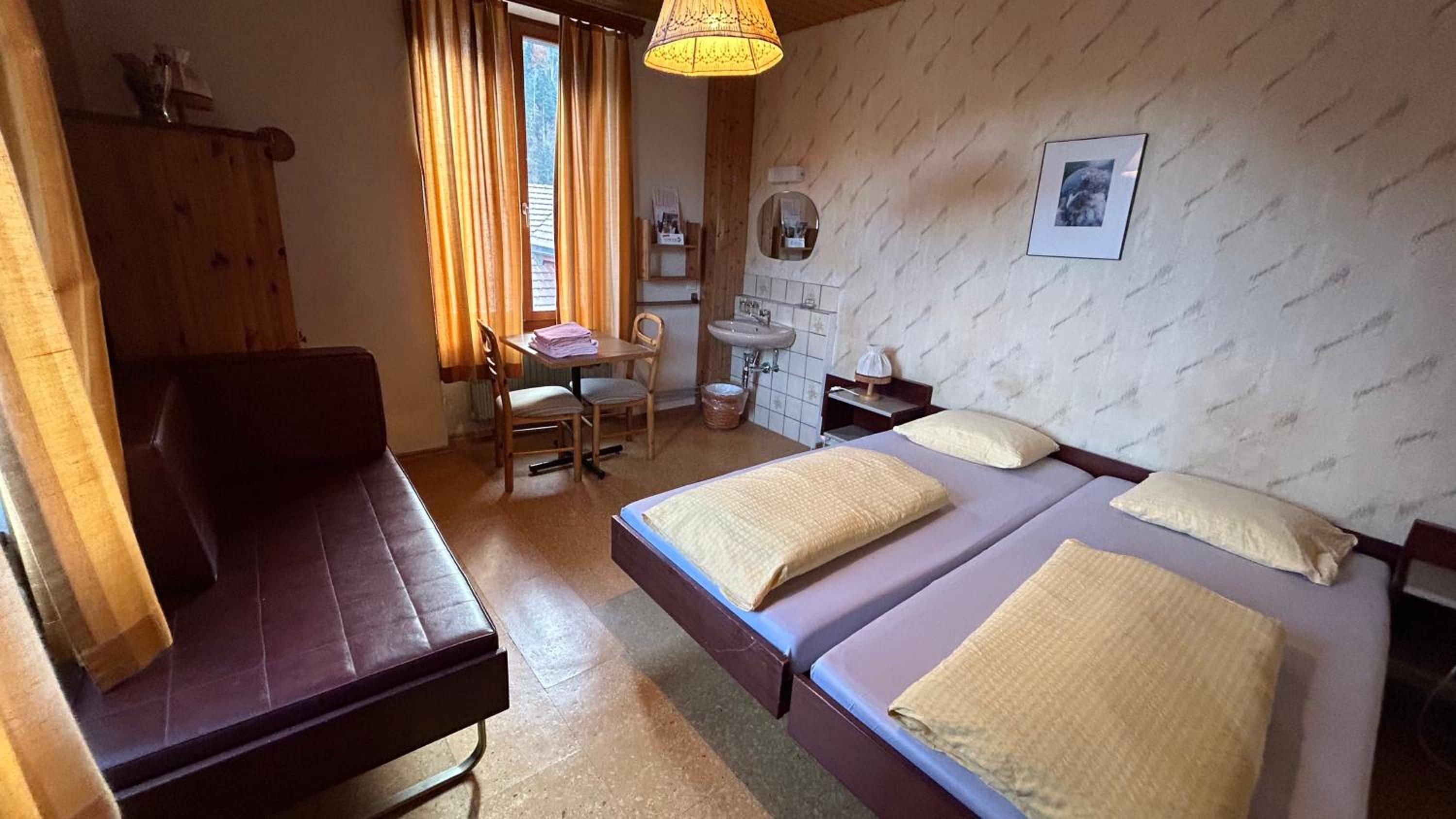 Budget Double Room photo 3