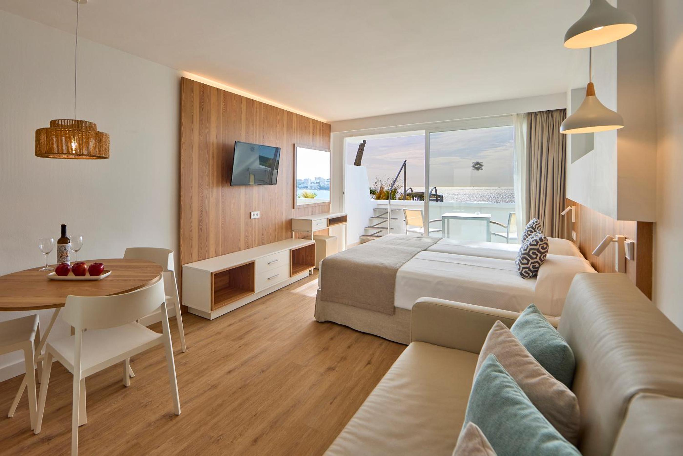 Premium Studio with Garden and Sea View photo 3