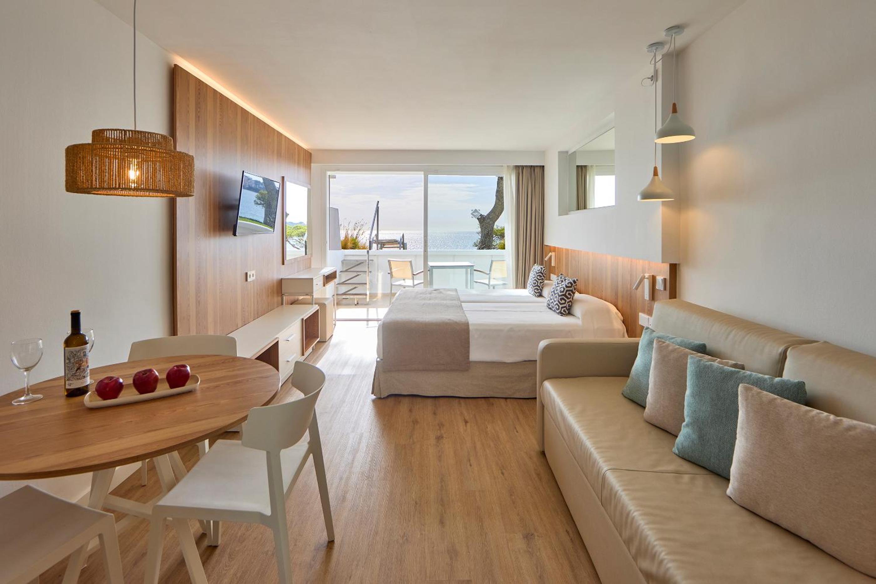 Premium Studio with Garden and Sea View photo 2