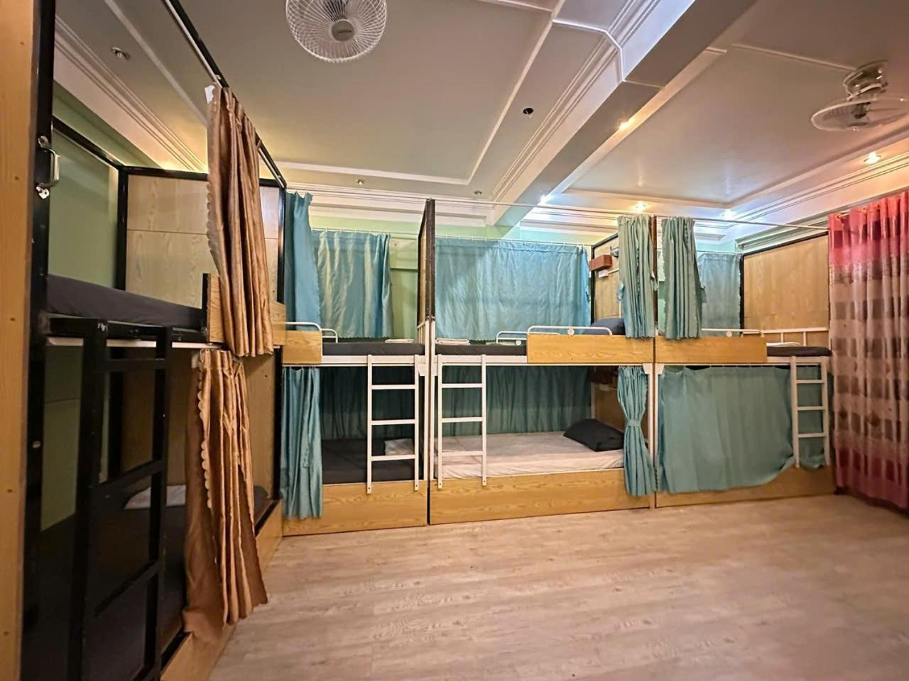 8-Bed Mixed Dormitory Room photo 2