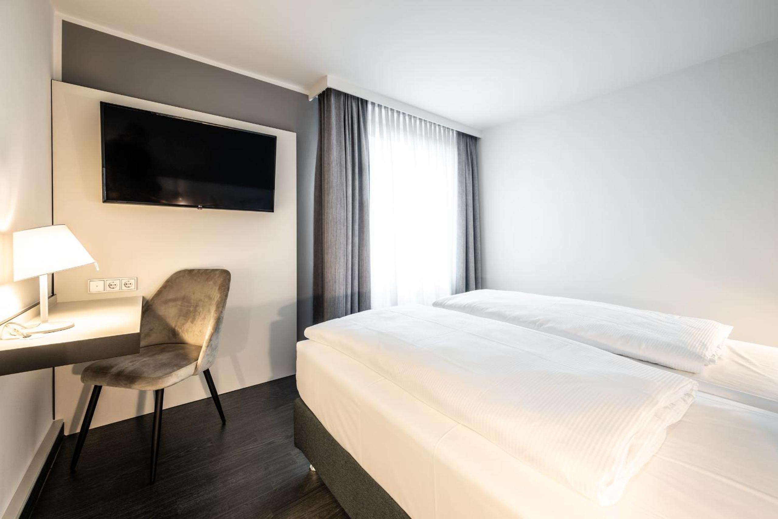 Double Room - Photo 6