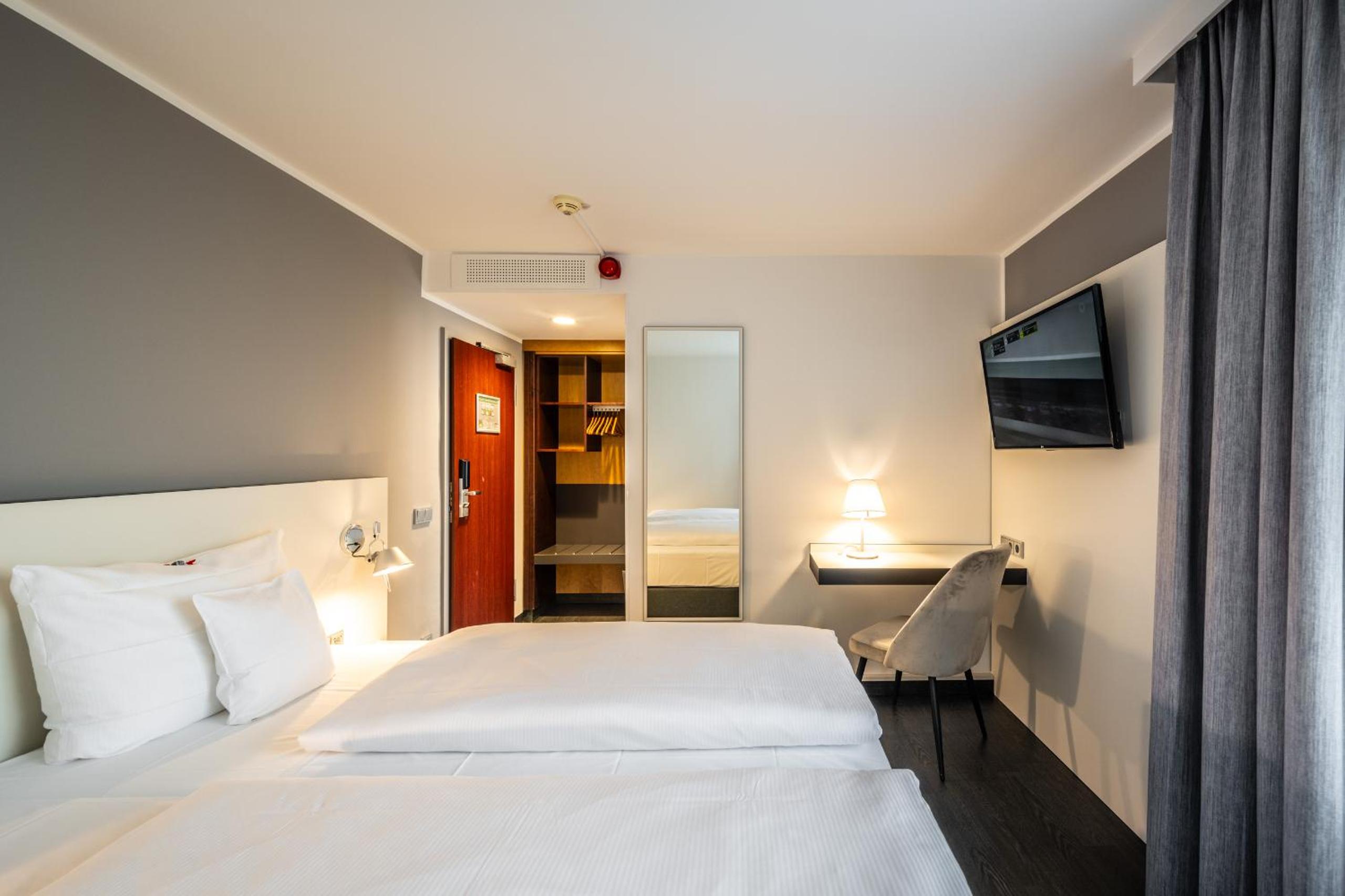 Double Room - Photo 8