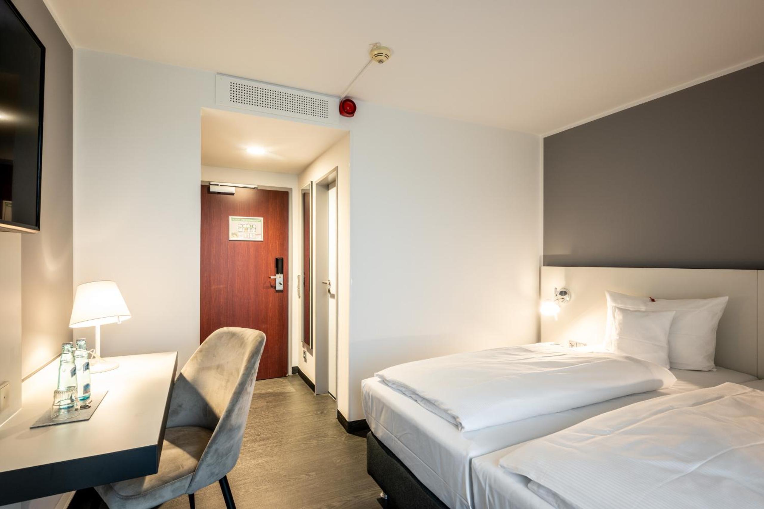 Double Room - Photo 11