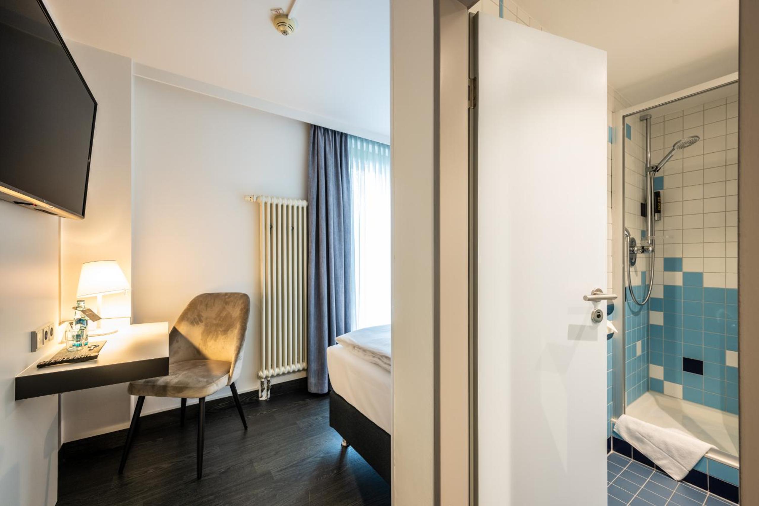 Double Room - Photo 18