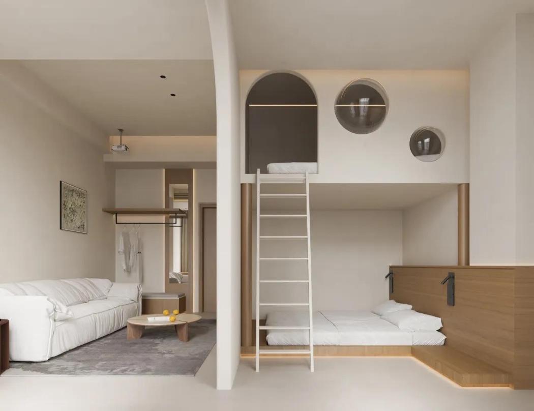 Deluxe Family Suite