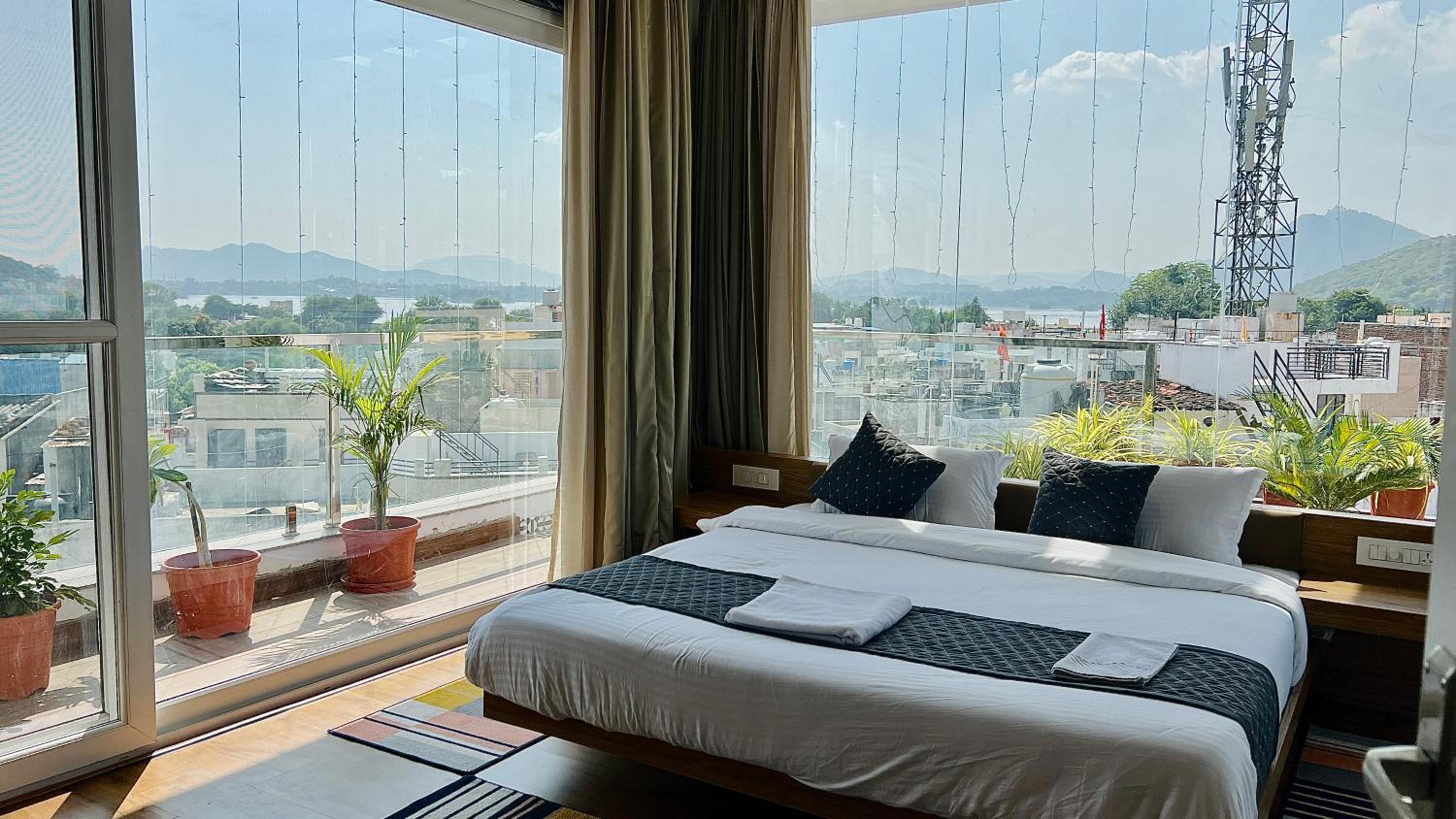 Deluxe Double Room (1 Adult + 1 Child)