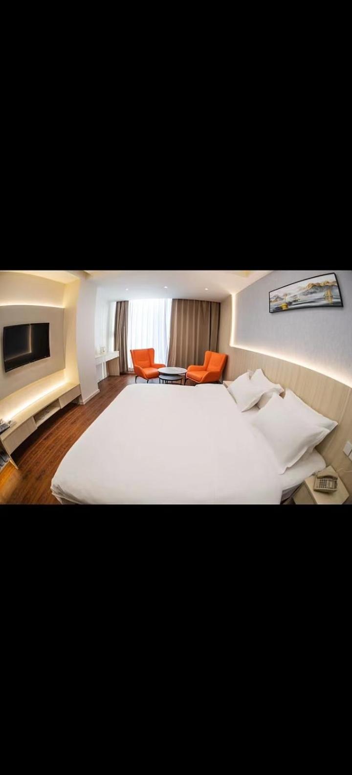 Deluxe Queen Room