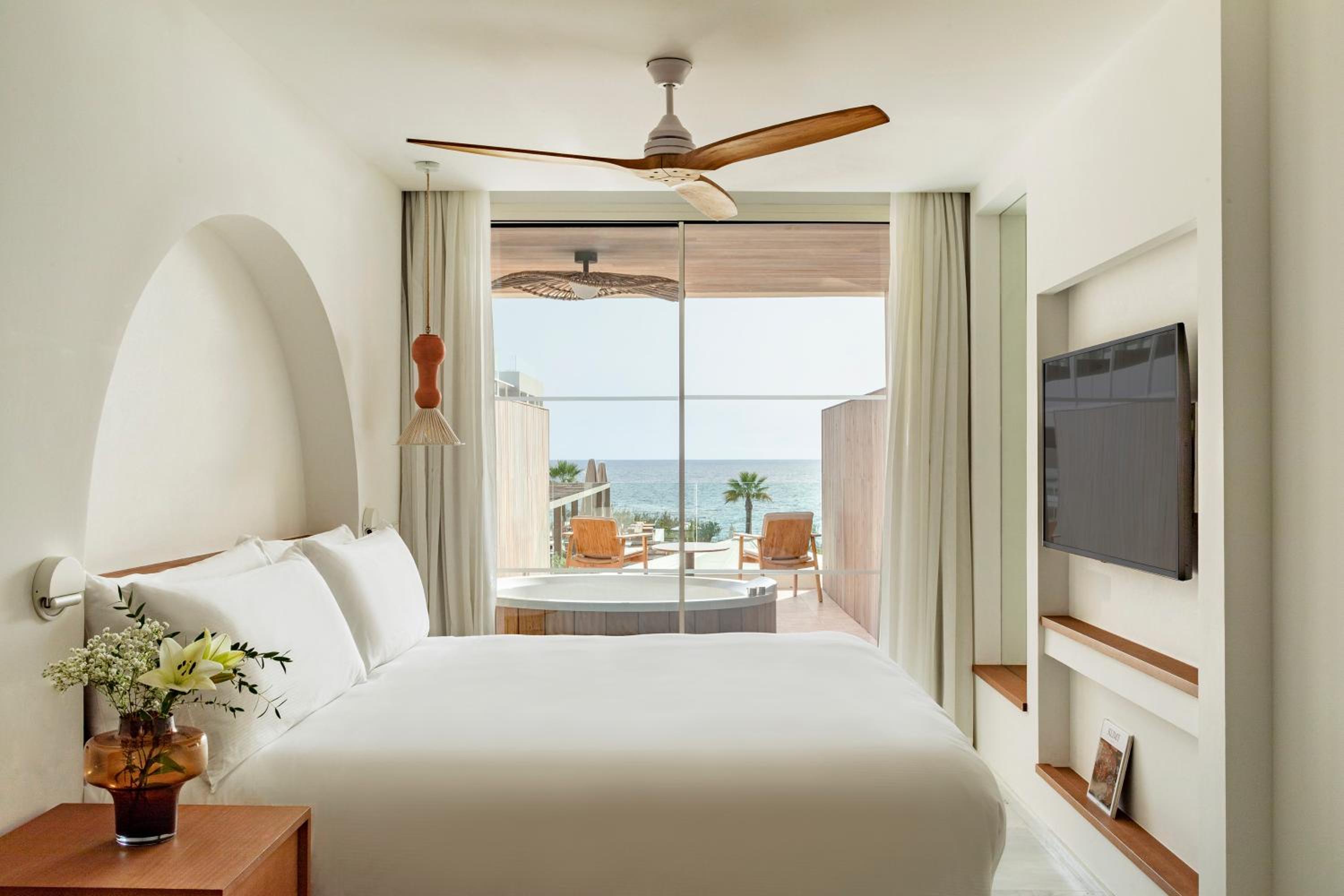Junior Suite Sea View with Terrace Bathtub - Photo 1