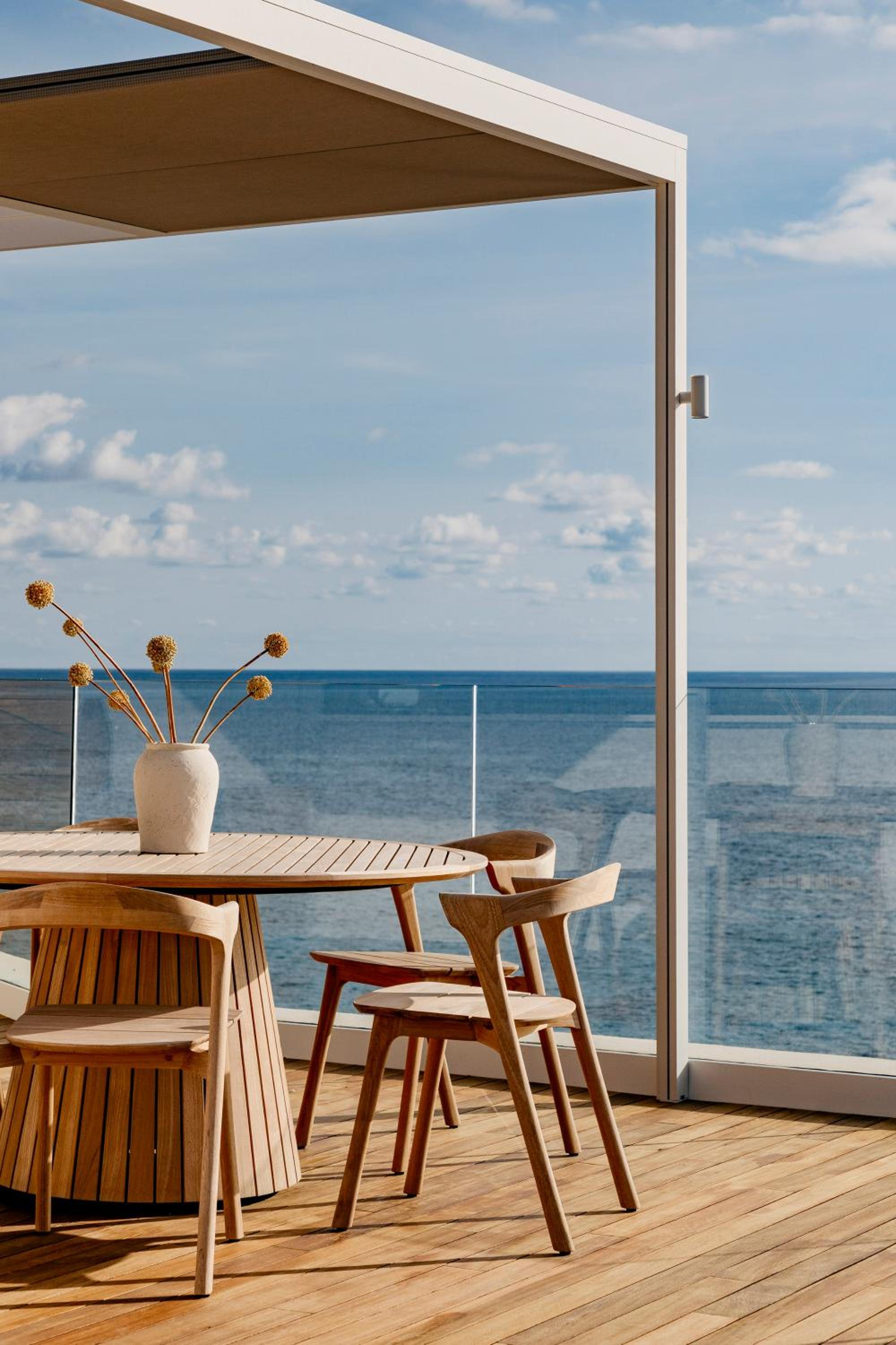 Ático con vista al mar y terraza privada photo