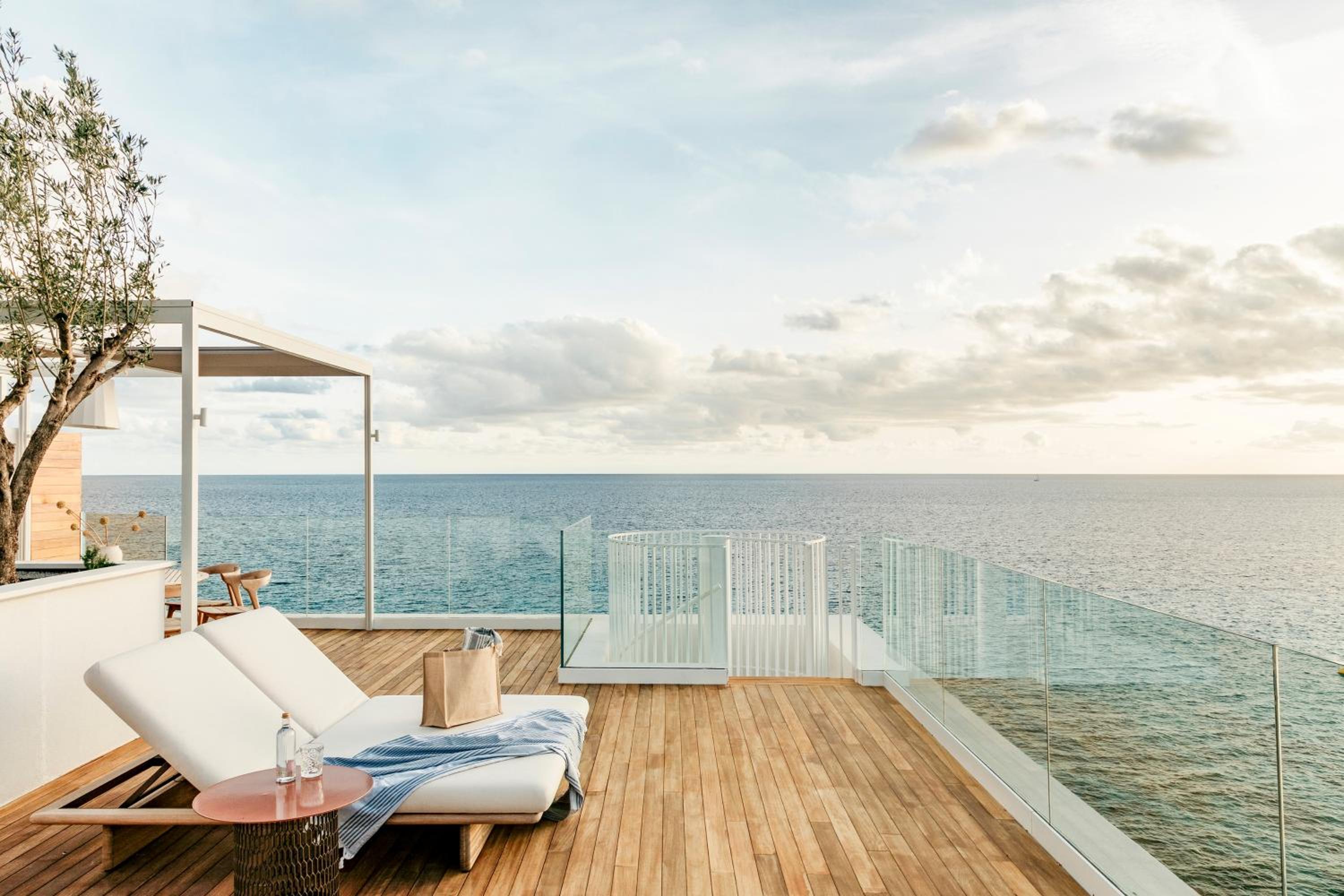 Ático con vista al mar y terraza privada